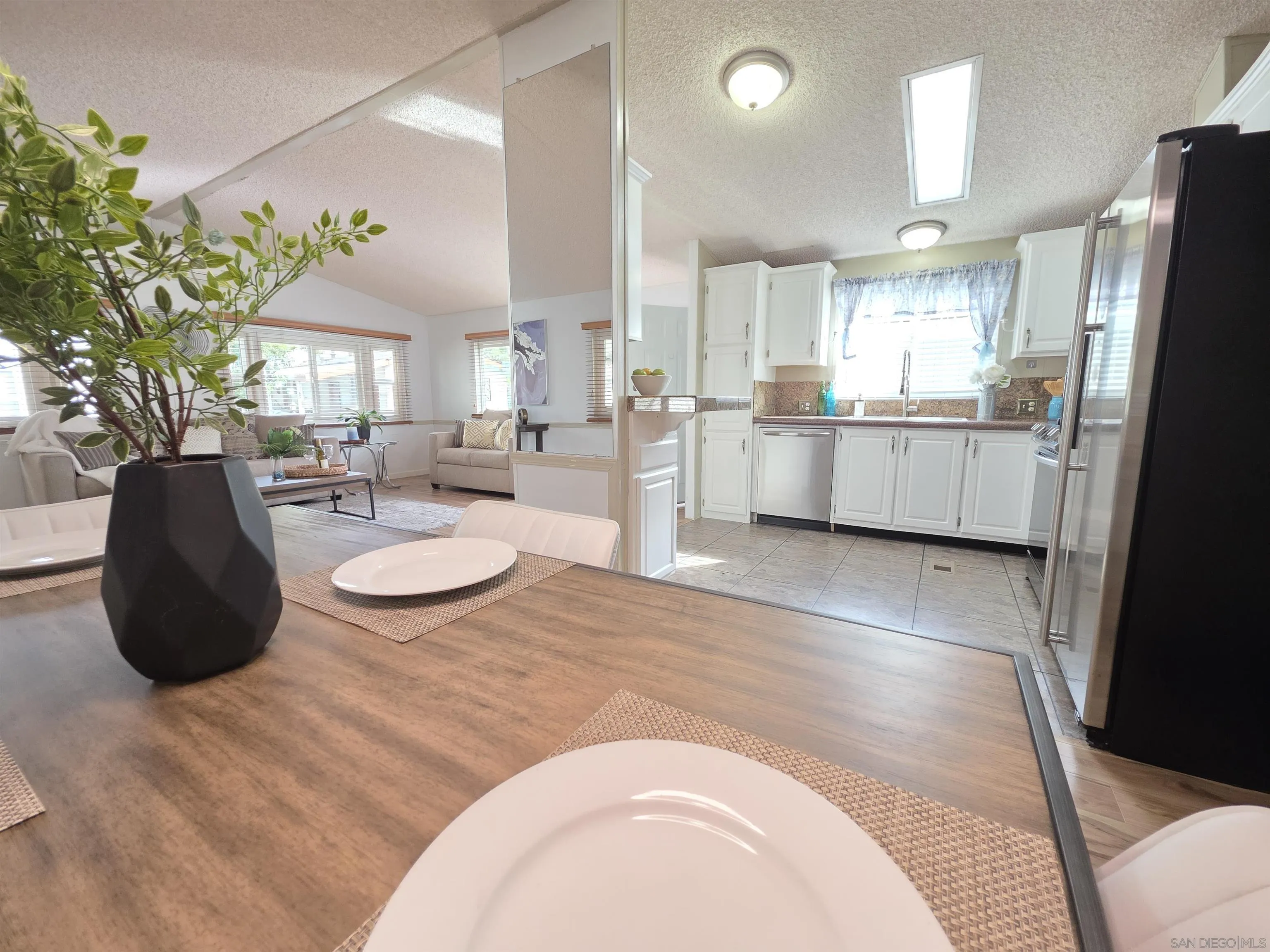 https://cdn.realtyfeed.com/cdn/127/250044347/88321b6682534ce4c74462f56f2448a9.webp