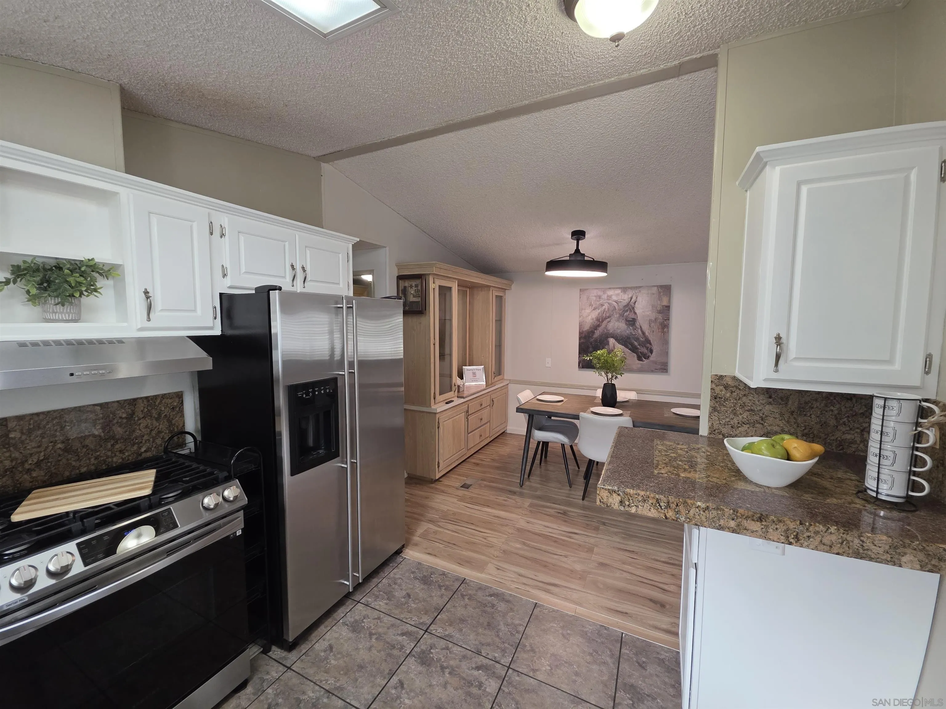 https://cdn.realtyfeed.com/cdn/127/250044347/94fe75200b1860df326909f2327bc4c6.webp