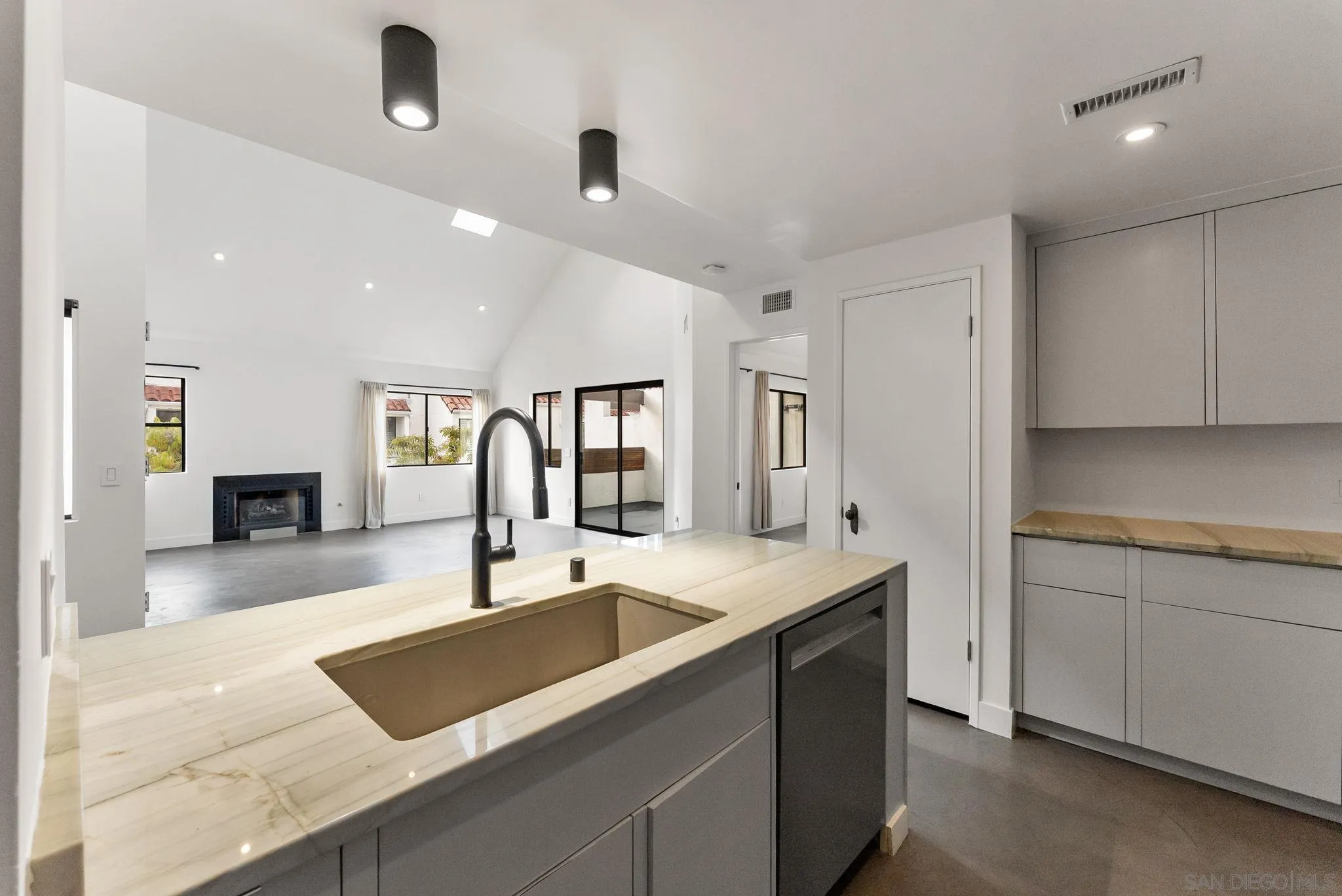 Photo #11: 250044353 Listing: Photo #11