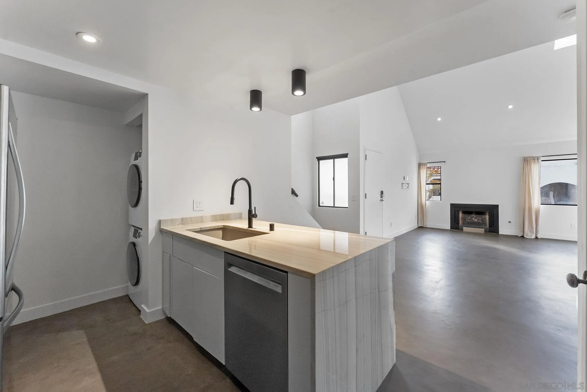 Photo #10: 250044353 Listing: Photo #10