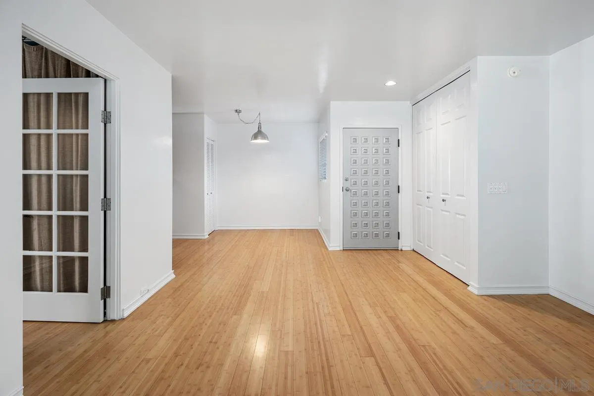 https://cdn.realtyfeed.com/cdn/127/250044368/2962c326e1243461c59034ead3cd7937.webp