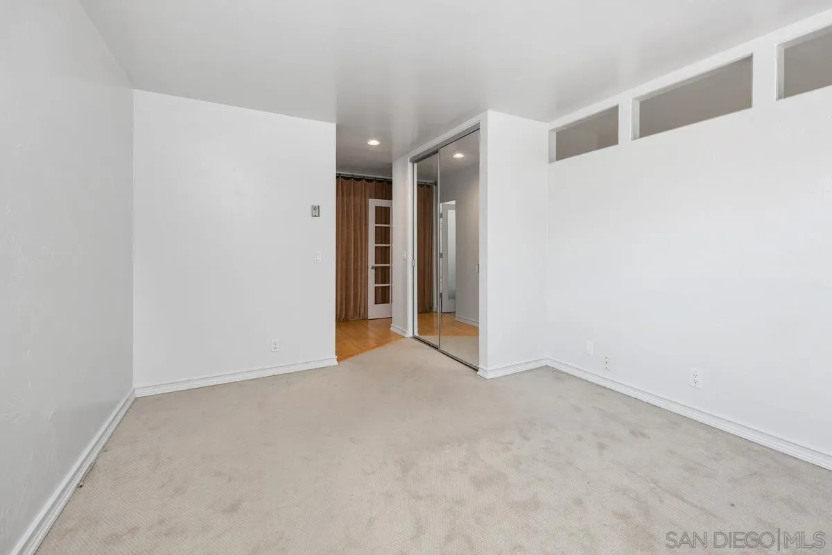 https://cdn.realtyfeed.com/cdn/127/250044368/4511c750842f6e705a0373c81b21367d.webp