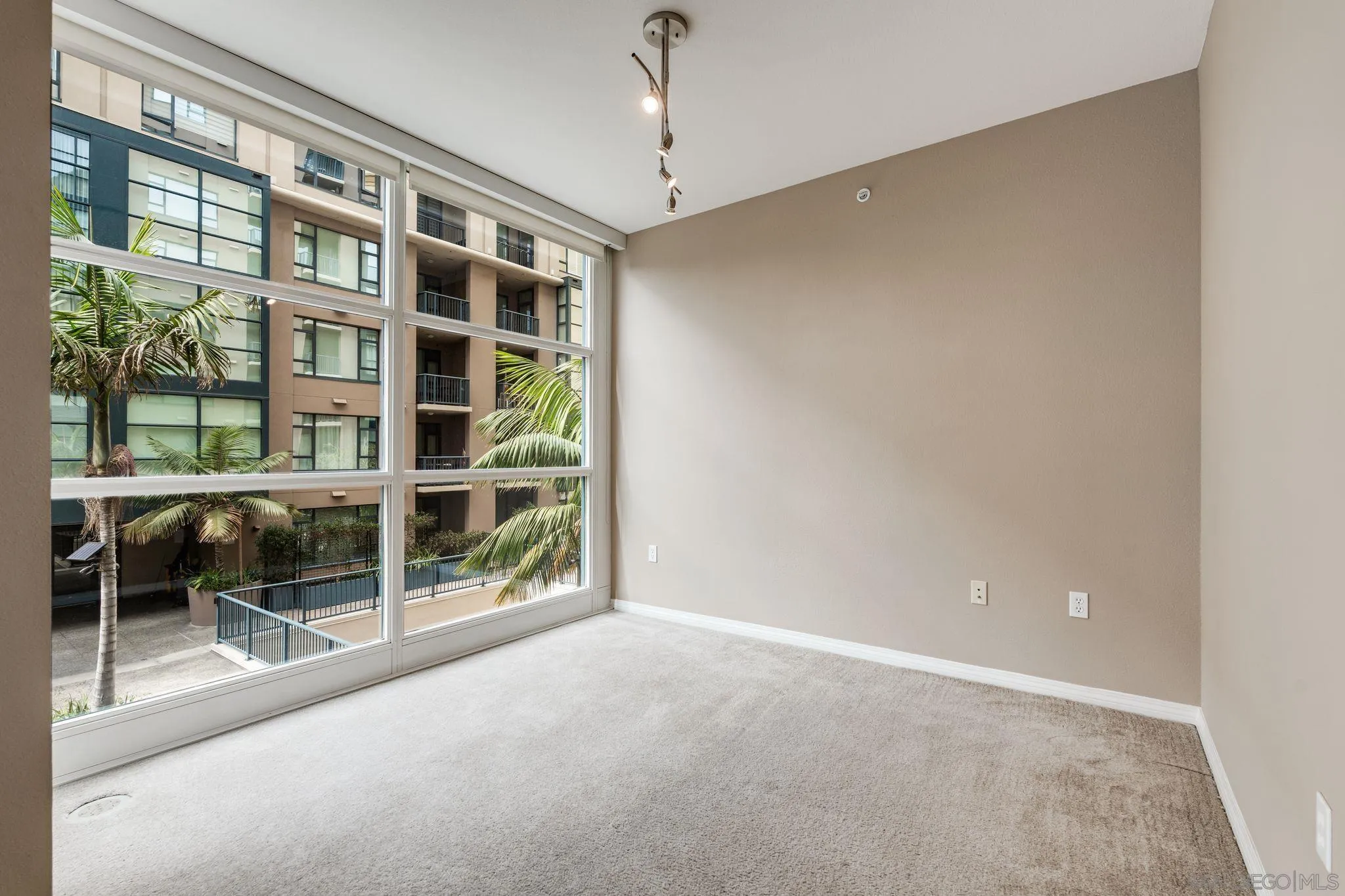 https://cdn.realtyfeed.com/cdn/127/250044373/12de08564538466fde4c83820233b227.webp