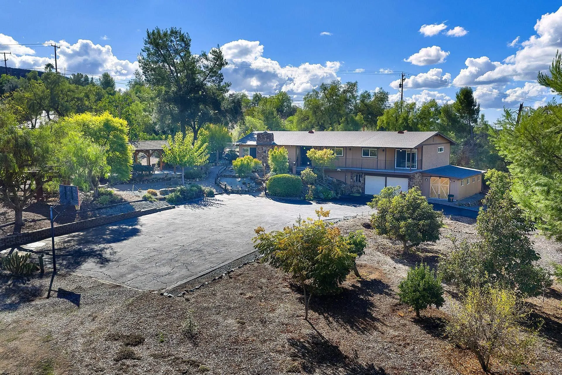 https://cdn.realtyfeed.com/cdn/127/250044376/b77a04568da11b45260e5d1898418c4d.webp