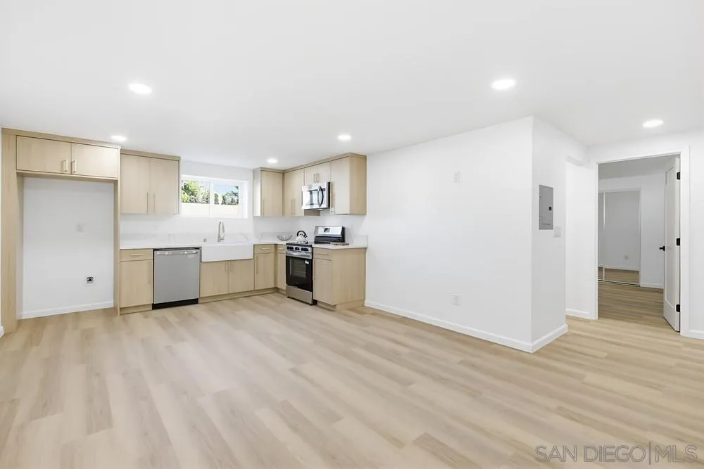 https://cdn.realtyfeed.com/cdn/127/250044379/bced986d4a31413c392ec3d926da4225.webp