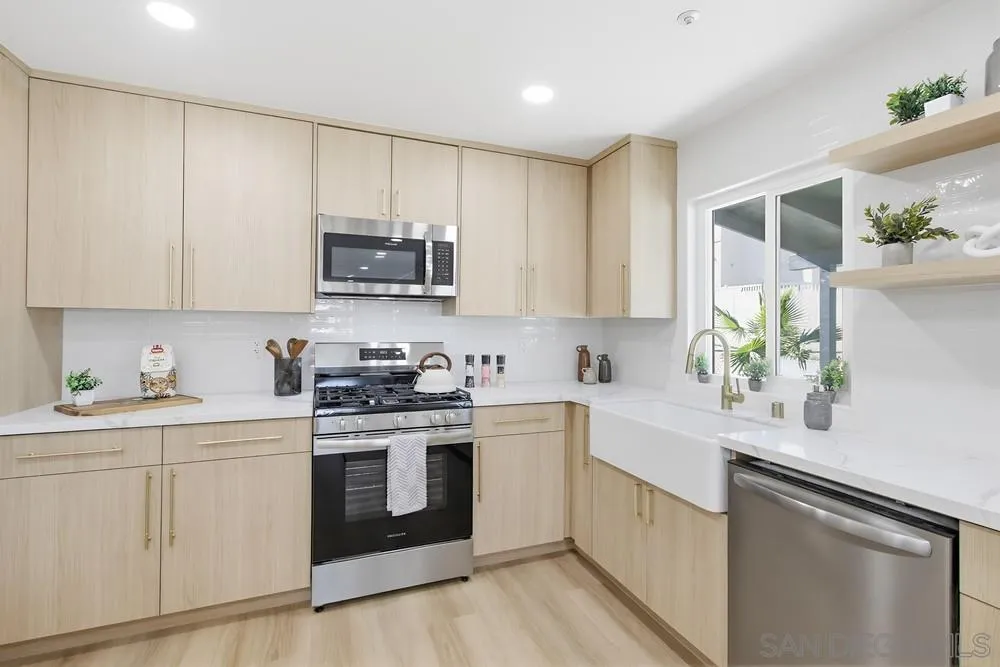 https://cdn.realtyfeed.com/cdn/127/250044379/da81cdca1c9a0b93314ff4004b5f8d00.webp