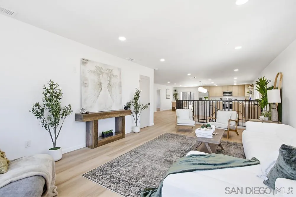 https://cdn.realtyfeed.com/cdn/127/250044379/e2067bc97c7c679d165155781aa1286b.webp