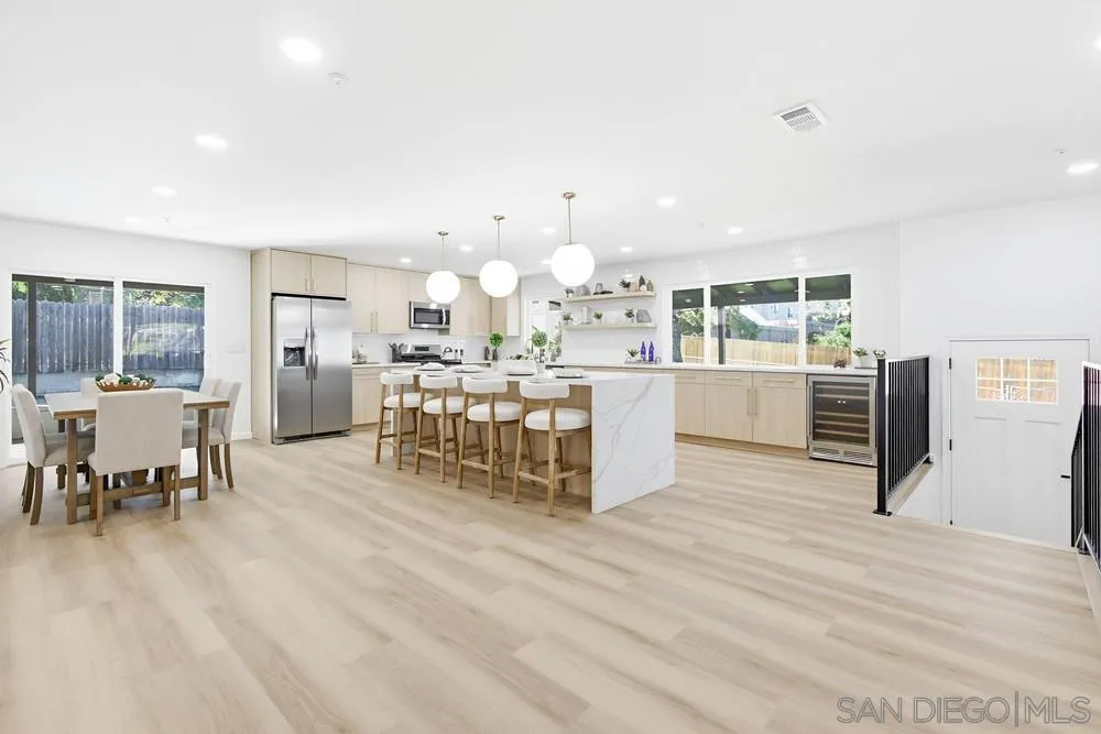 https://cdn.realtyfeed.com/cdn/127/250044379/f3f530d0f331112c92aea24e0c13c699.webp