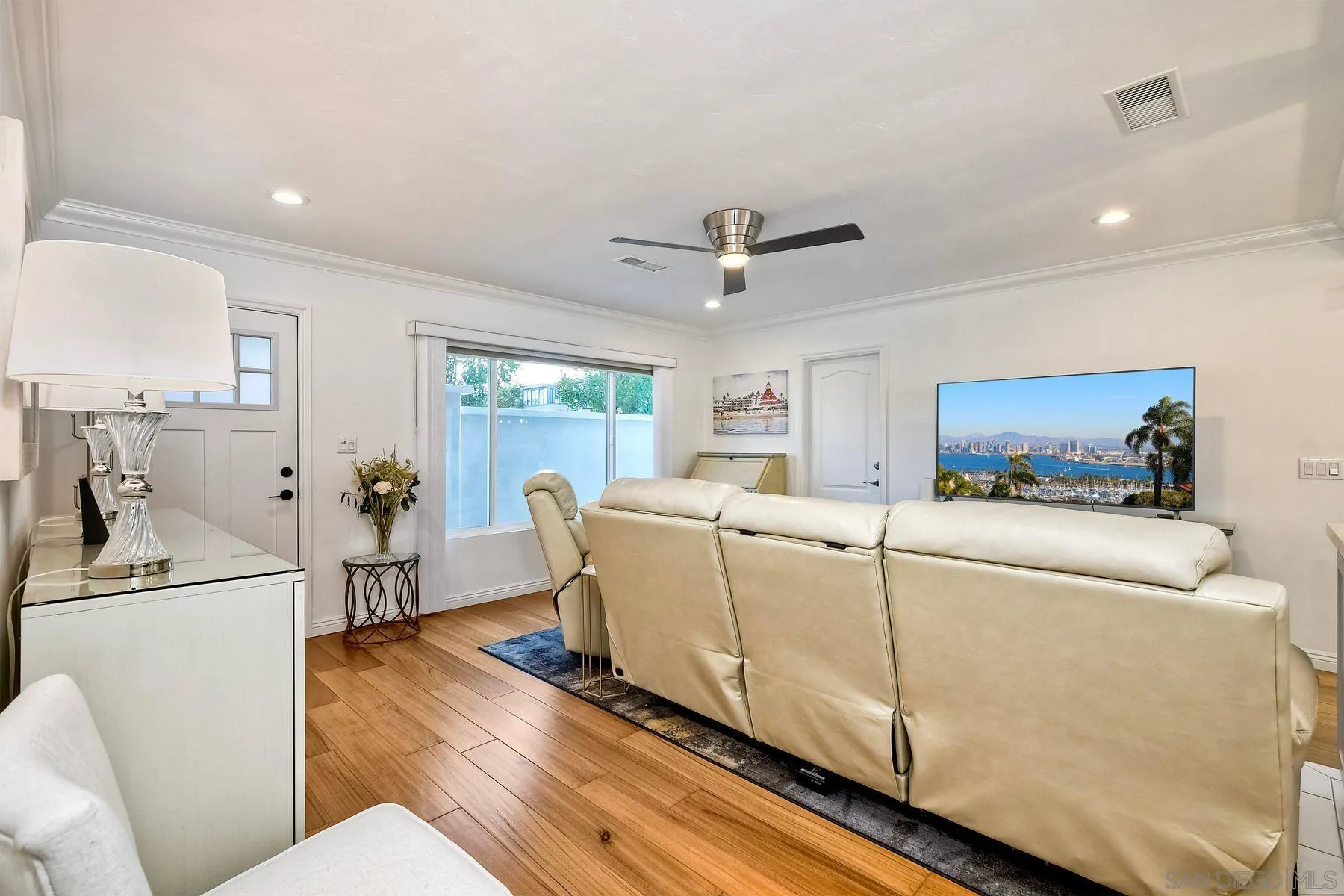 https://cdn.realtyfeed.com/cdn/127/250044380/5a116e6ebe02b00747a084372fe0c958.webp