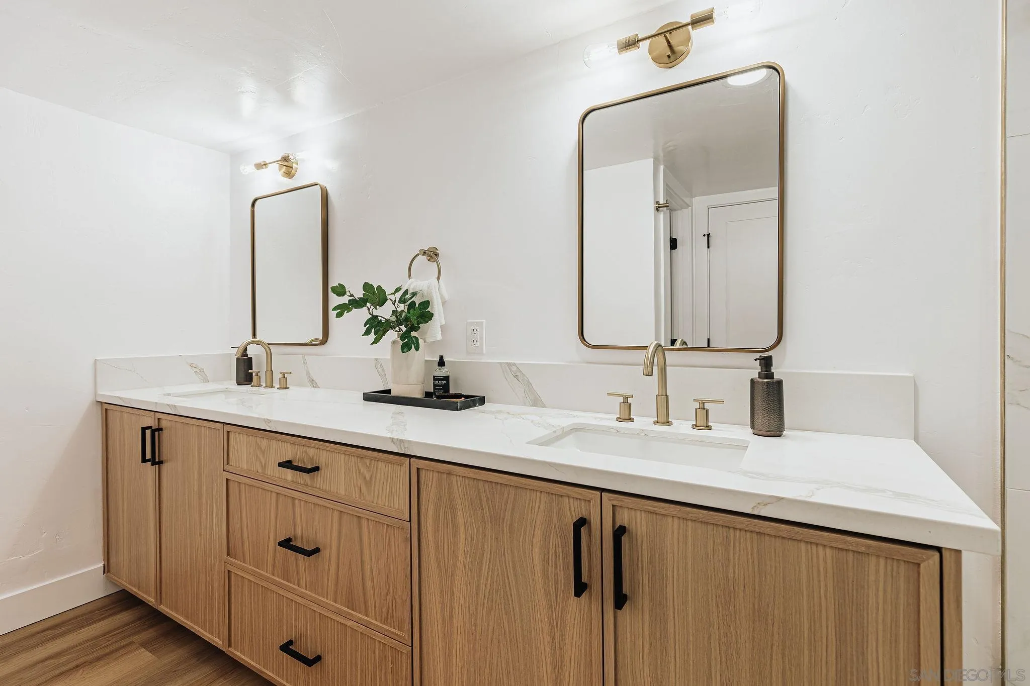 https://cdn.realtyfeed.com/cdn/127/250044391/21751127e78c1daf960cbee85980caff.webp