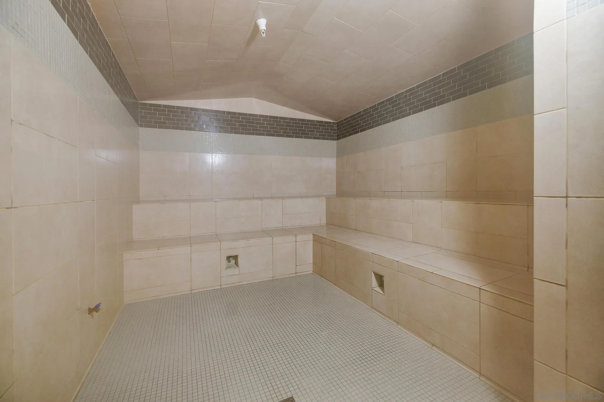 https://cdn.realtyfeed.com/cdn/127/250044400/0aeb70db25987b120c089b1ed369e83c.webp