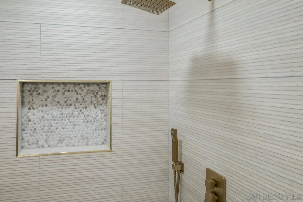 Photo #14: 250044412 Listing: Photo #14