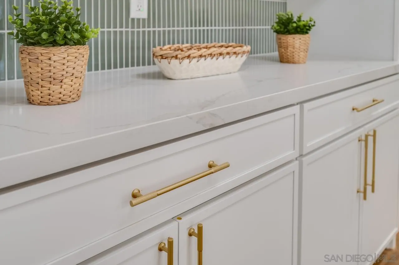 Photo #12: 250044412 Listing: Photo #12