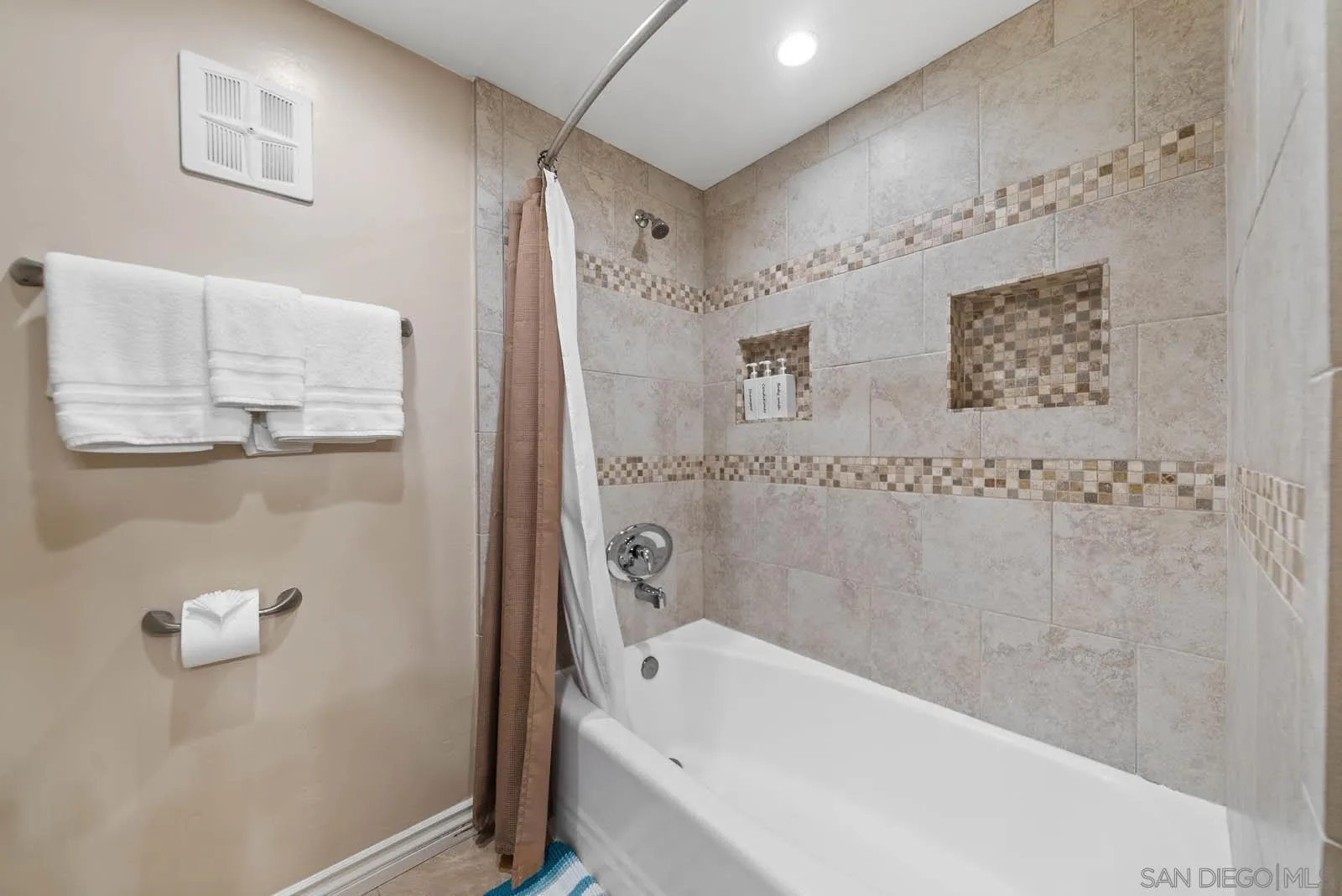 Photo #14: 250044413 Listing: Photo #14