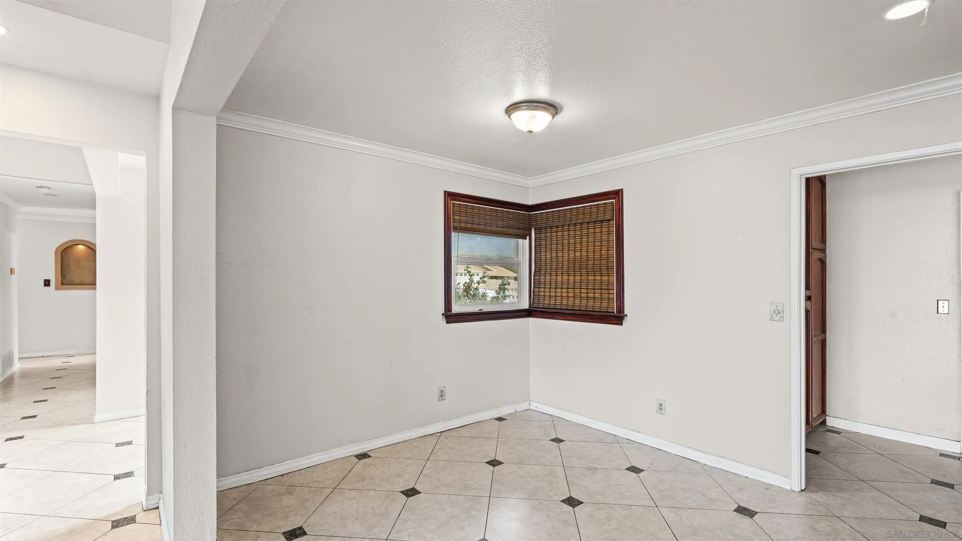 https://cdn.realtyfeed.com/cdn/127/250044419/21bd4a7b06a6bc6887c9e103662e7434.webp