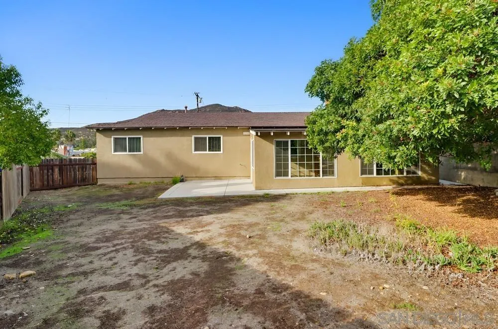 https://cdn.realtyfeed.com/cdn/127/250044423/a69940c3cb32707172c571064f2e81af.webp