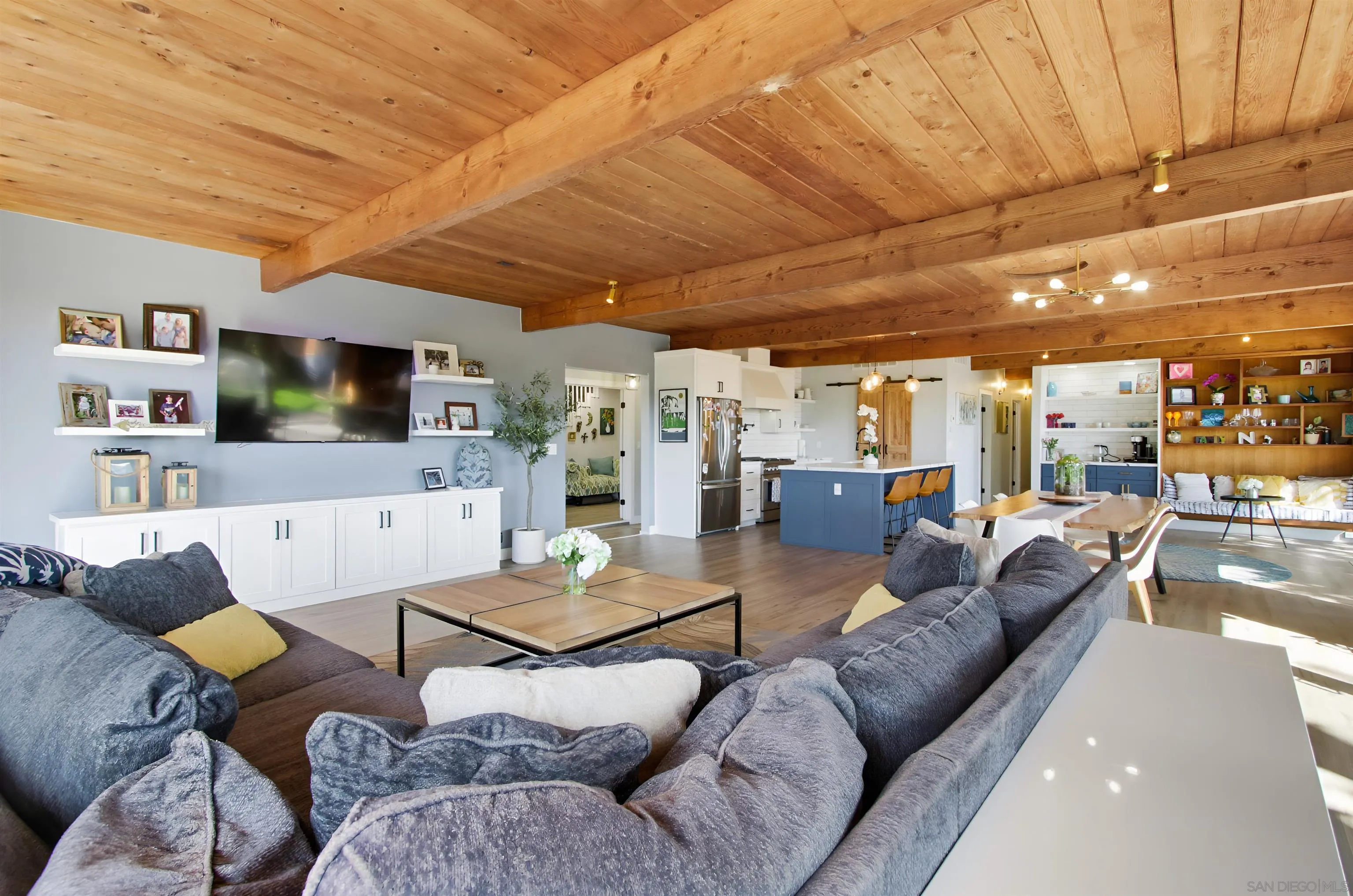 https://cdn.realtyfeed.com/cdn/127/250044455/27a67d83a11d0c6b42a54d61cfd3f7a0.webp