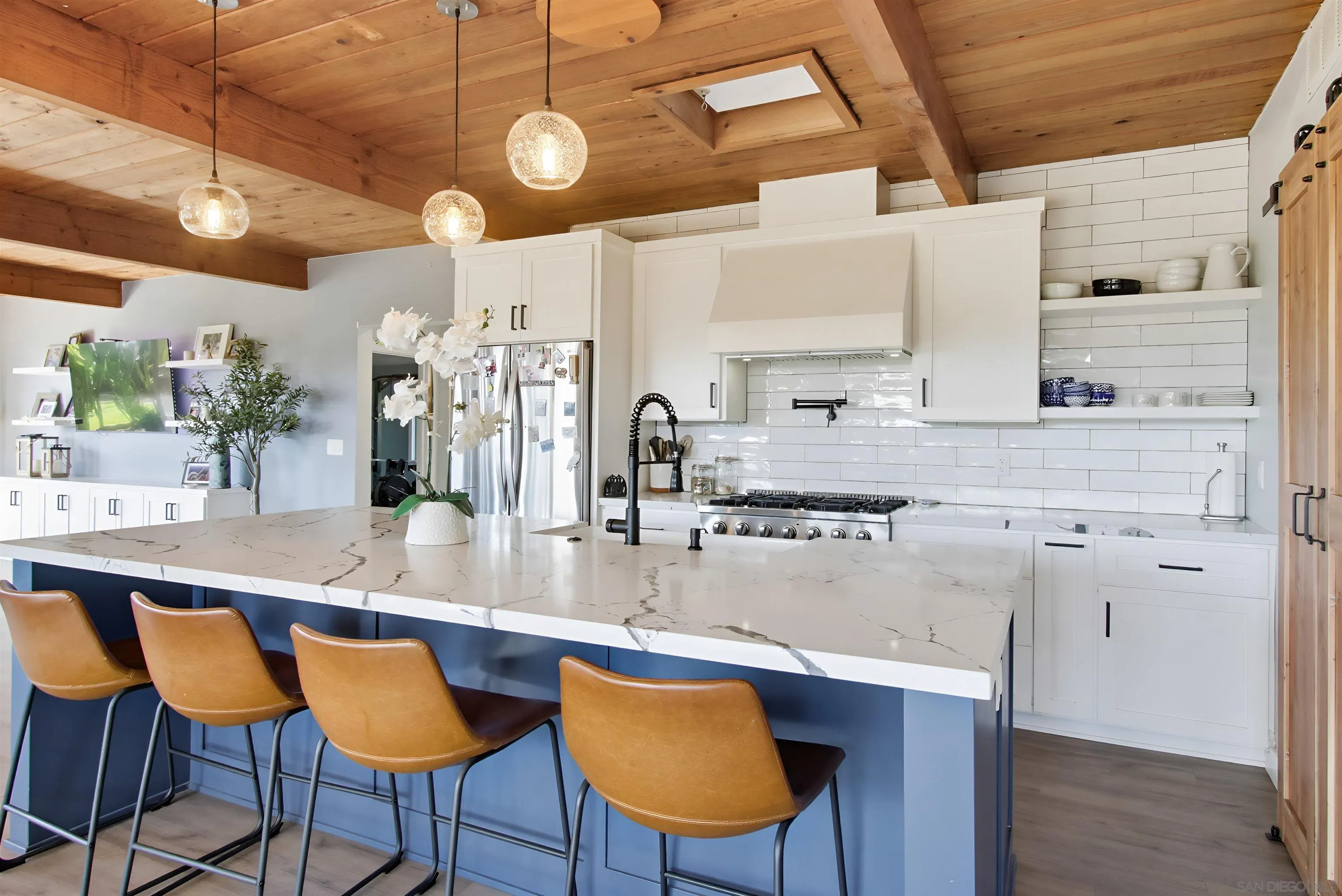 https://cdn.realtyfeed.com/cdn/127/250044455/4f7f0456ea0fe531a460a248e1b7920e.webp