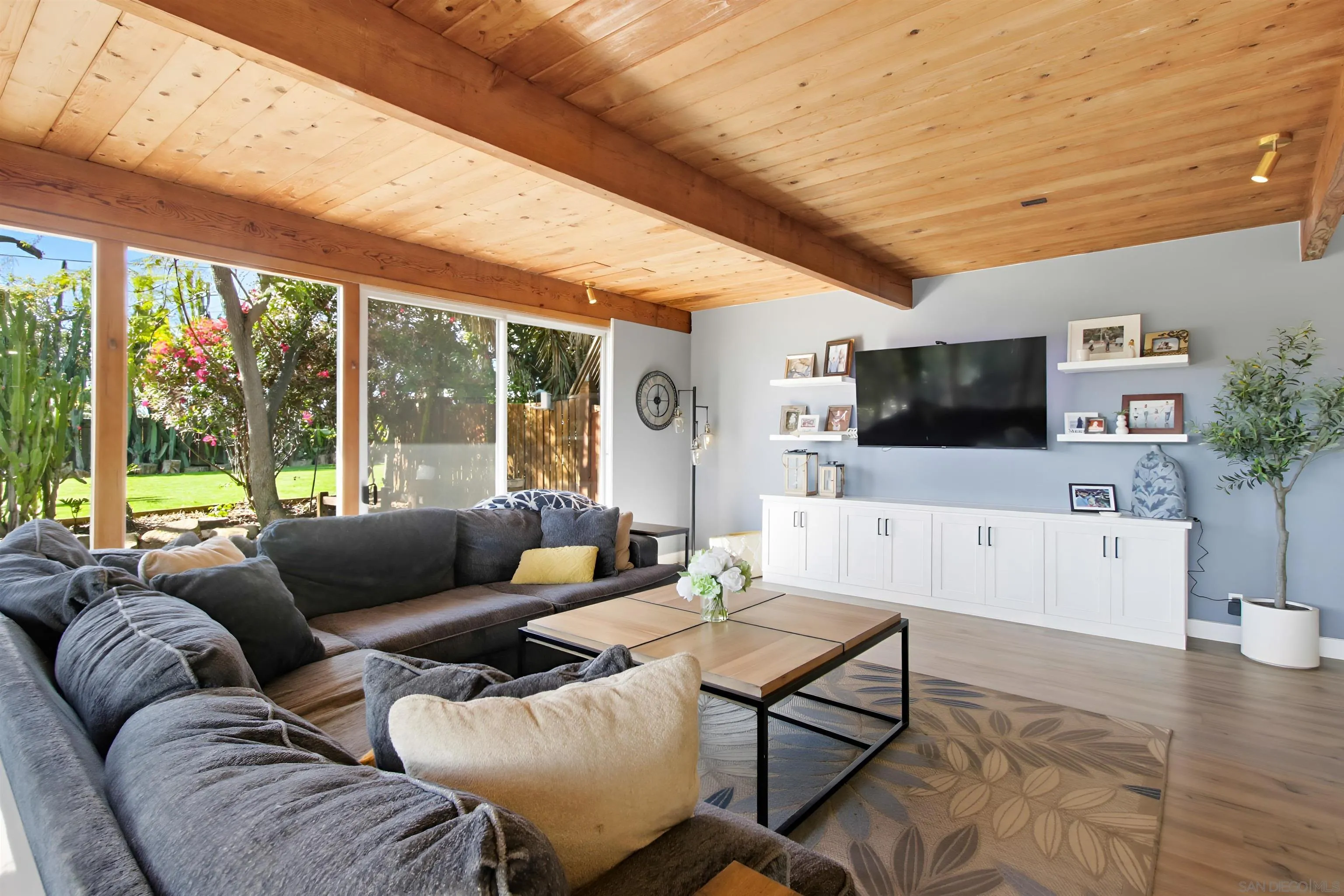 https://cdn.realtyfeed.com/cdn/127/250044455/60695fbc2e6cc713b4e07cb8263d35e9.webp