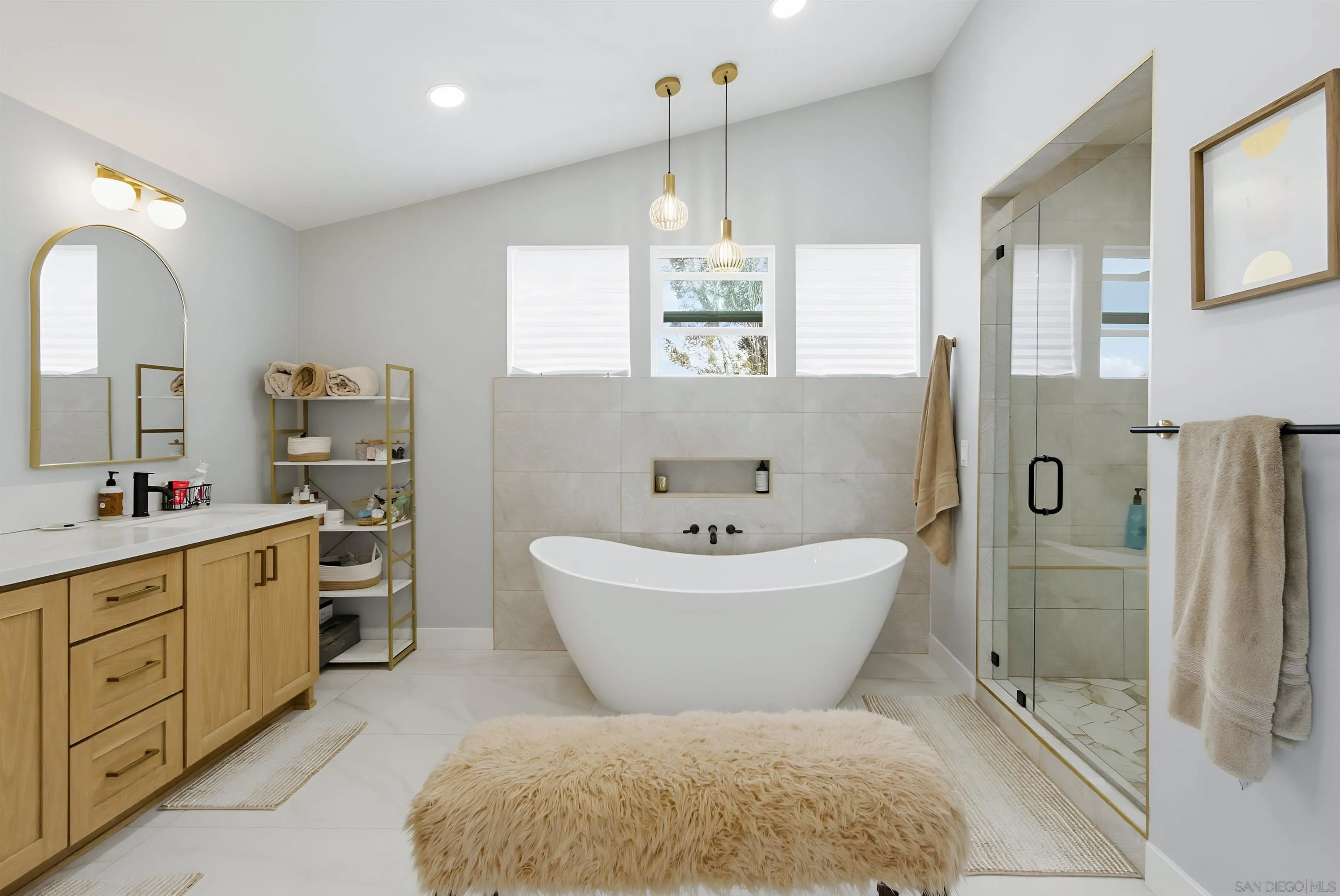 https://cdn.realtyfeed.com/cdn/127/250044455/b5c13351f5d7554b5a75daef81be909b.webp