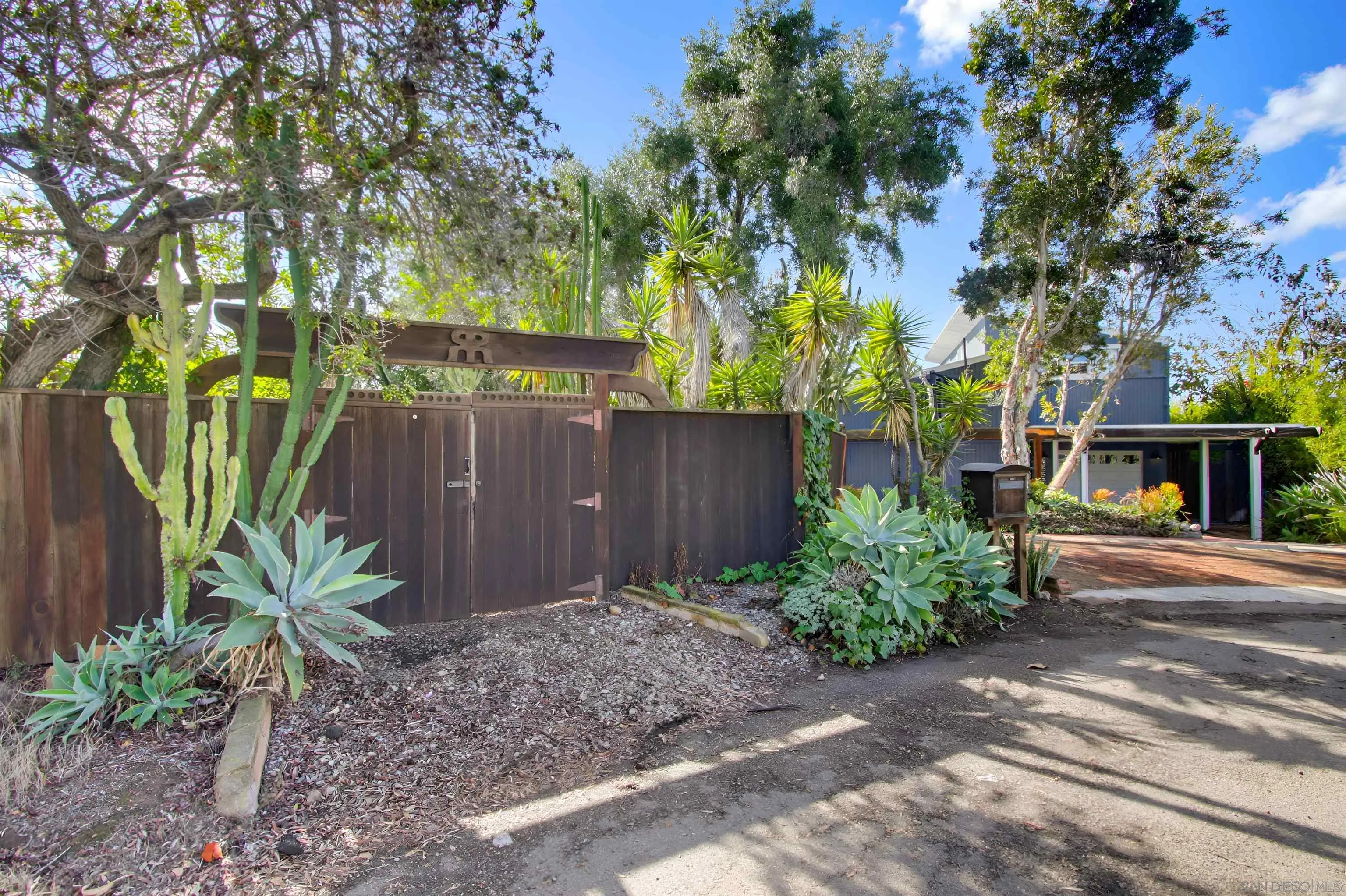 https://cdn.realtyfeed.com/cdn/127/250044455/fccc233e87e010c4d19c551e1a6eca37.webp