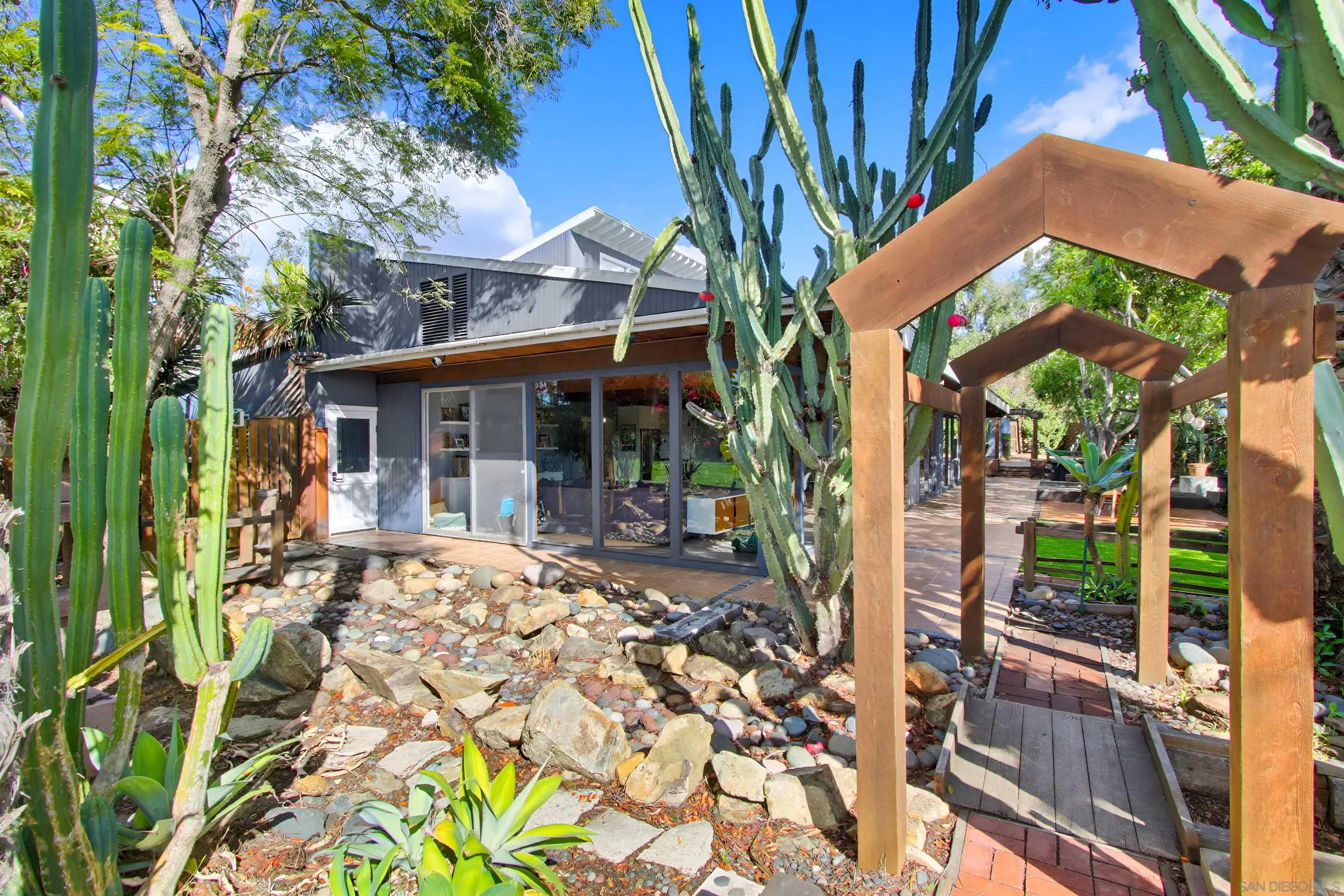 https://cdn.realtyfeed.com/cdn/127/250044455/fd8cb8b877bfeff50219ee443d6b0804.webp