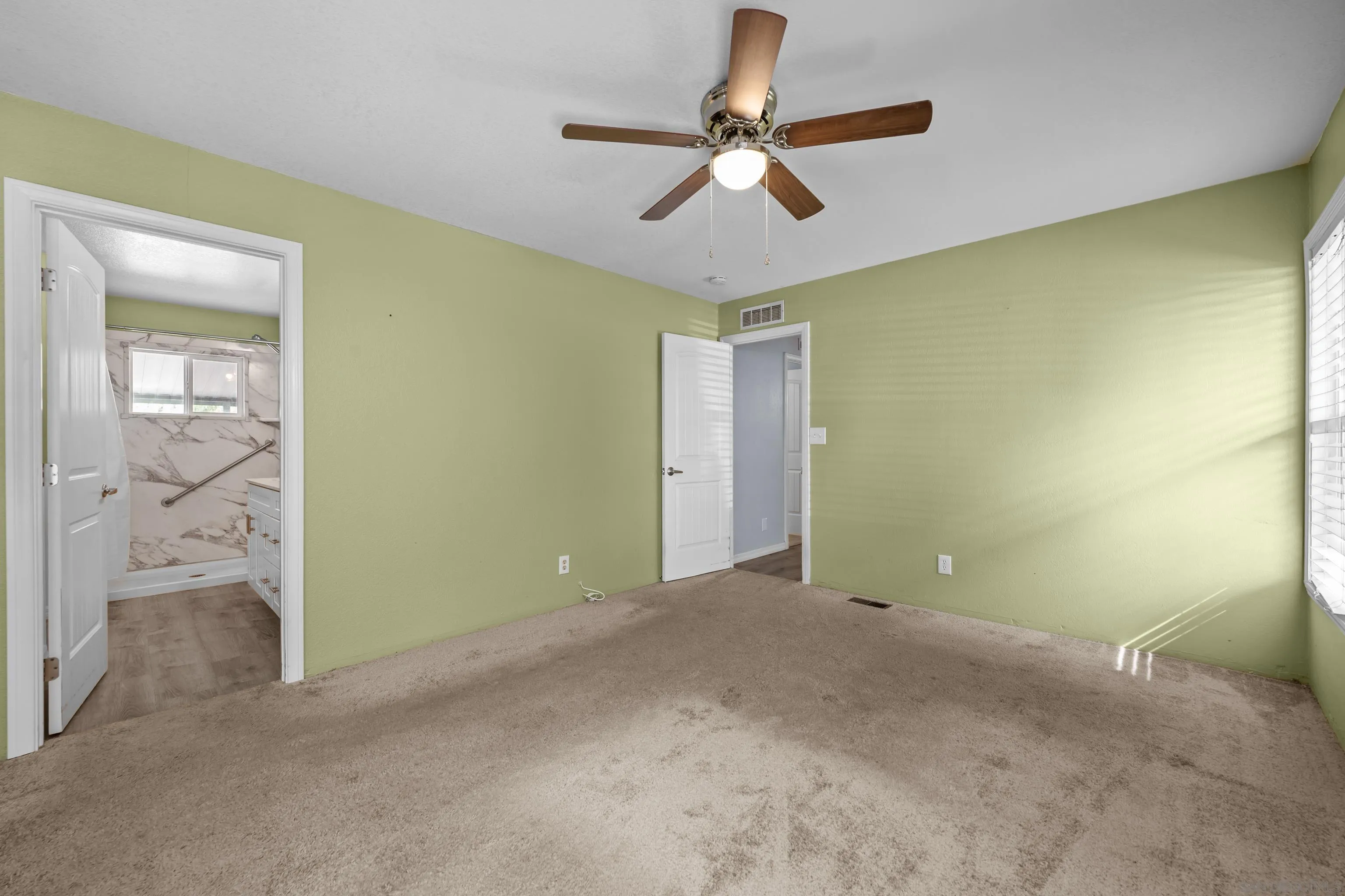 https://cdn.realtyfeed.com/cdn/127/250044465/23a47a107d8344ff5bc138905802a2ad.webp