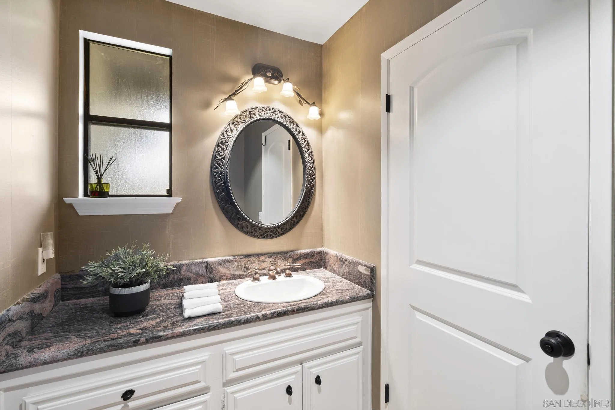https://cdn.realtyfeed.com/cdn/127/250044470/773a016c8509736efc08195edf4147b7.webp