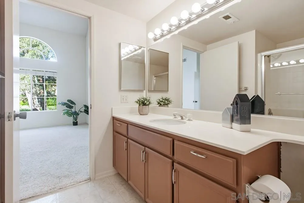 Photo #24: 250044475 Listing: Photo #24