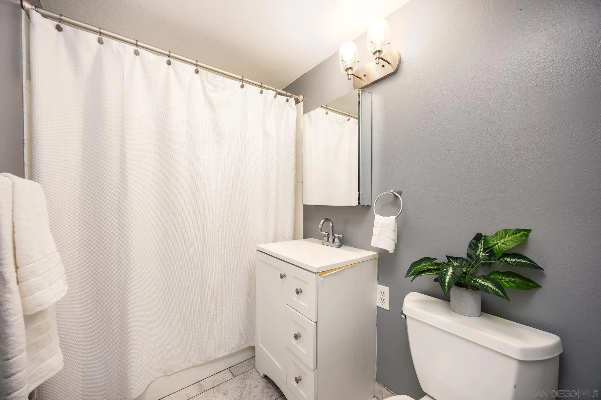 https://cdn.realtyfeed.com/cdn/127/250044483/3d015452e95085f8b99196c990aa4361.webp