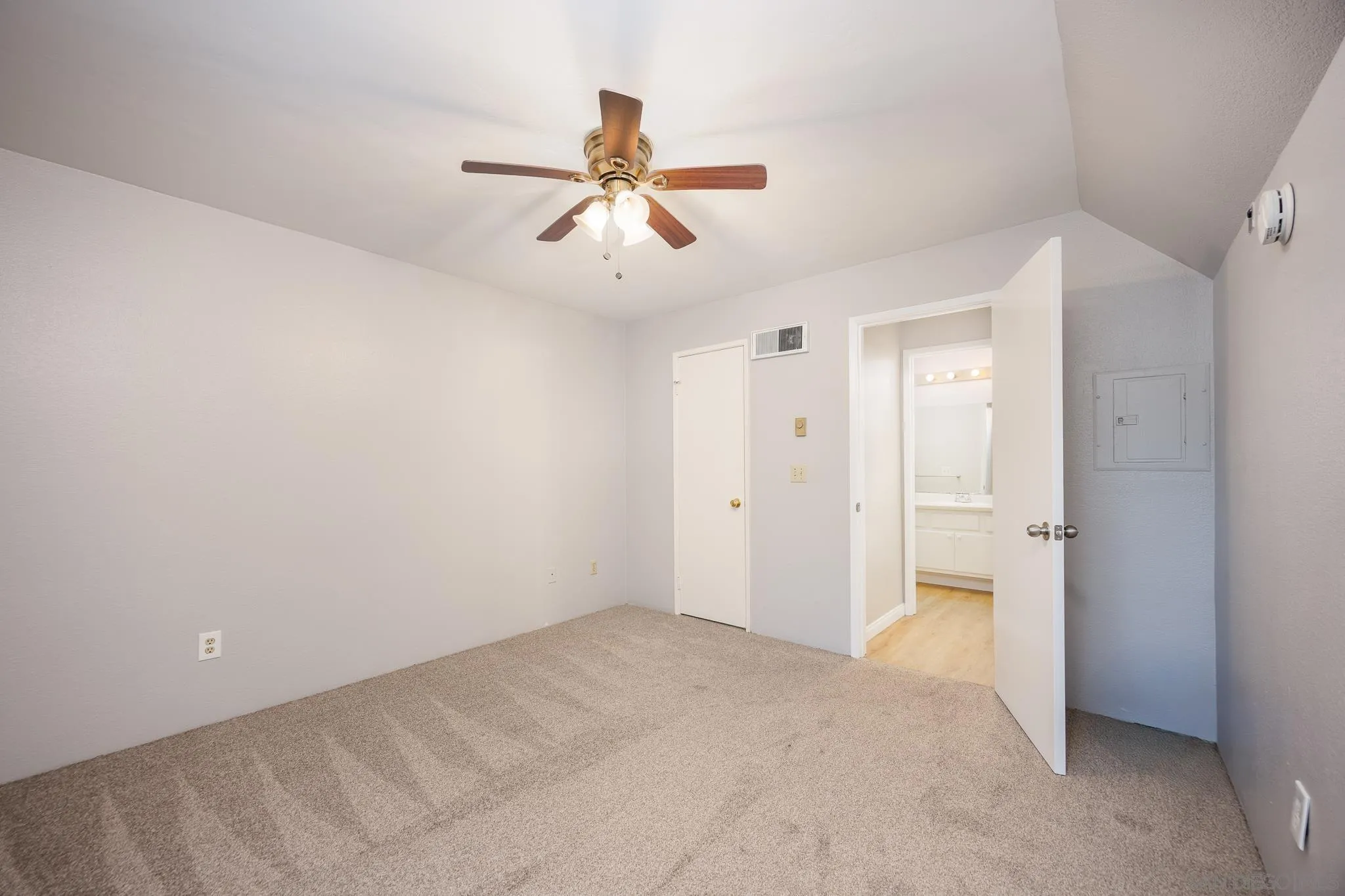 Photo #9: 250044489 Listing: Photo #9