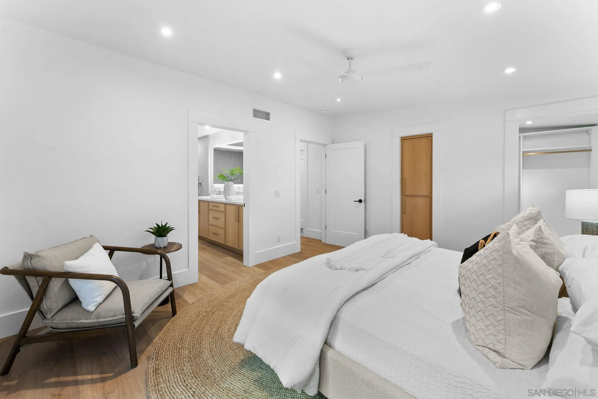 https://cdn.realtyfeed.com/cdn/127/250044494/1cfe5e2f44ac2462246958fada93197e.webp