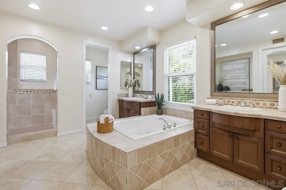 https://cdn.realtyfeed.com/cdn/127/250044529/38003b441716d684edf56acacbd68d3f.webp