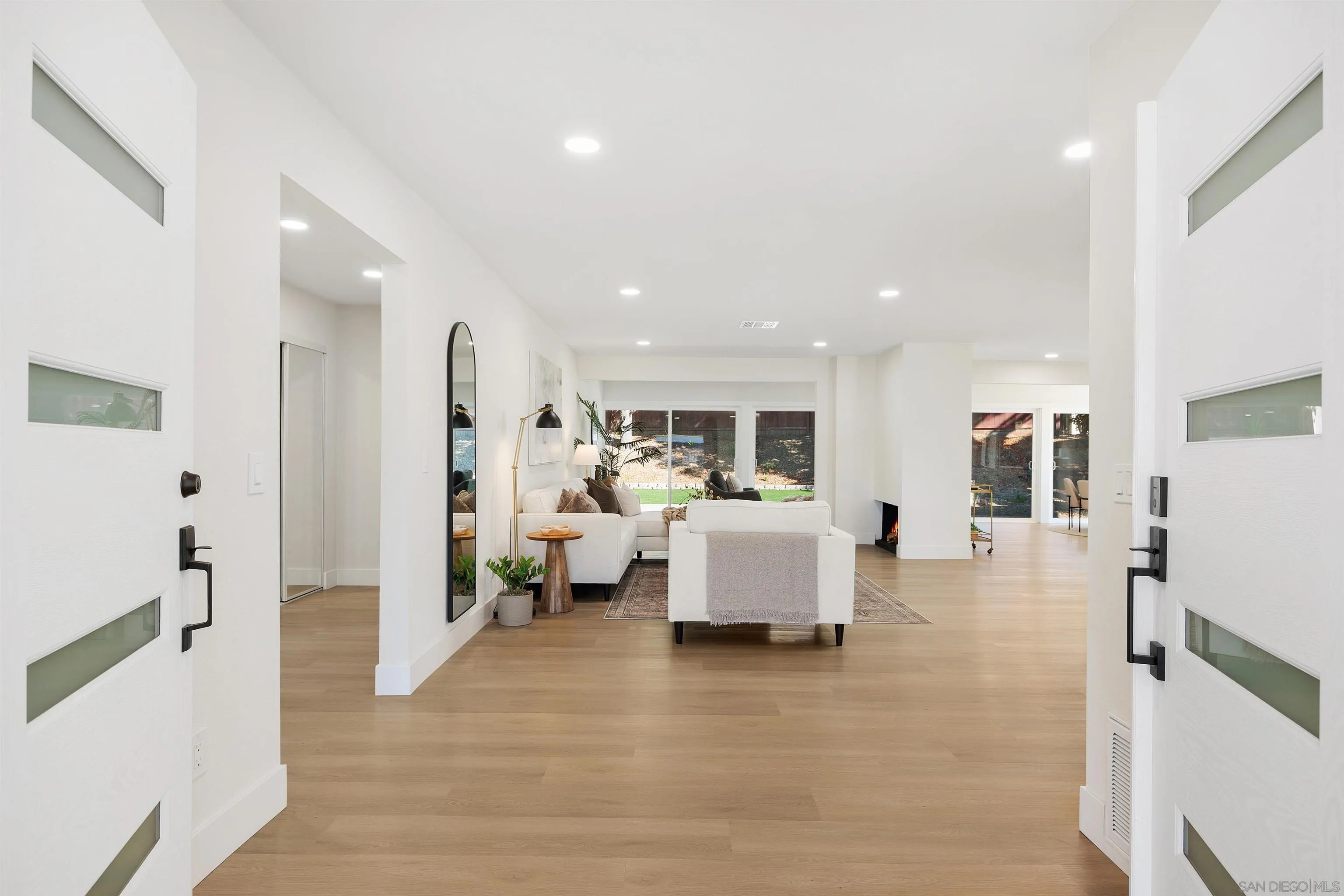 https://cdn.realtyfeed.com/cdn/127/250044537/a6b20ff68c2417bac37da1525e1639e3.webp
