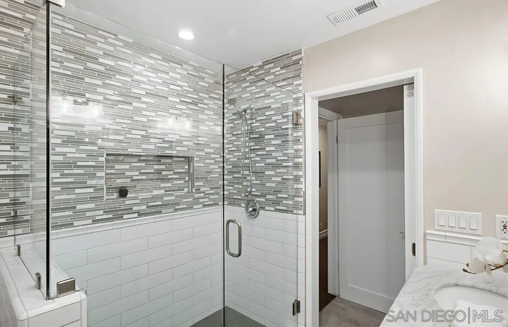 https://cdn.realtyfeed.com/cdn/127/250044550/293cda90855e42cb61f884fb5c419b93.webp