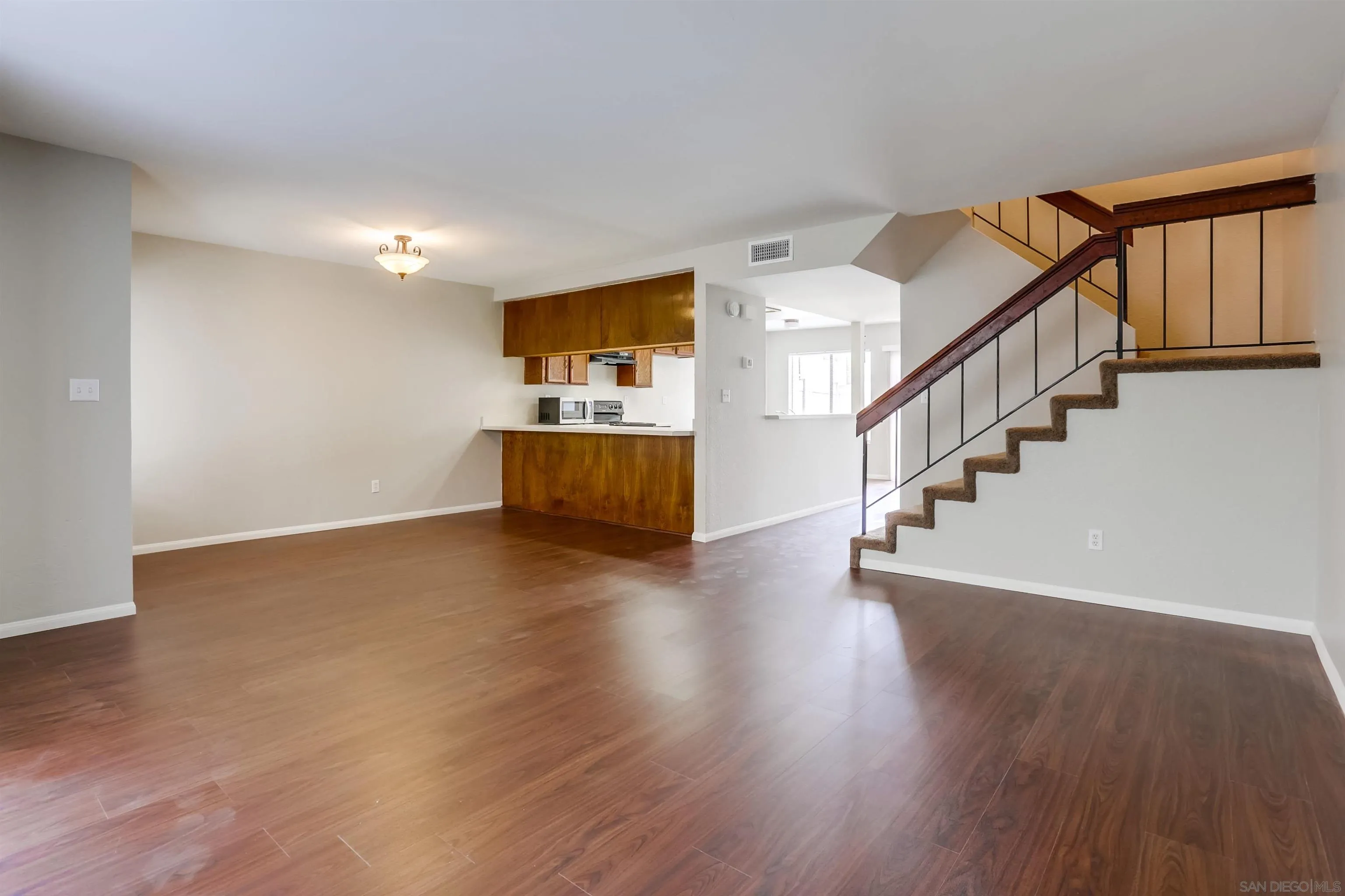 Photo #1: 250044551 Listing: Photo #1