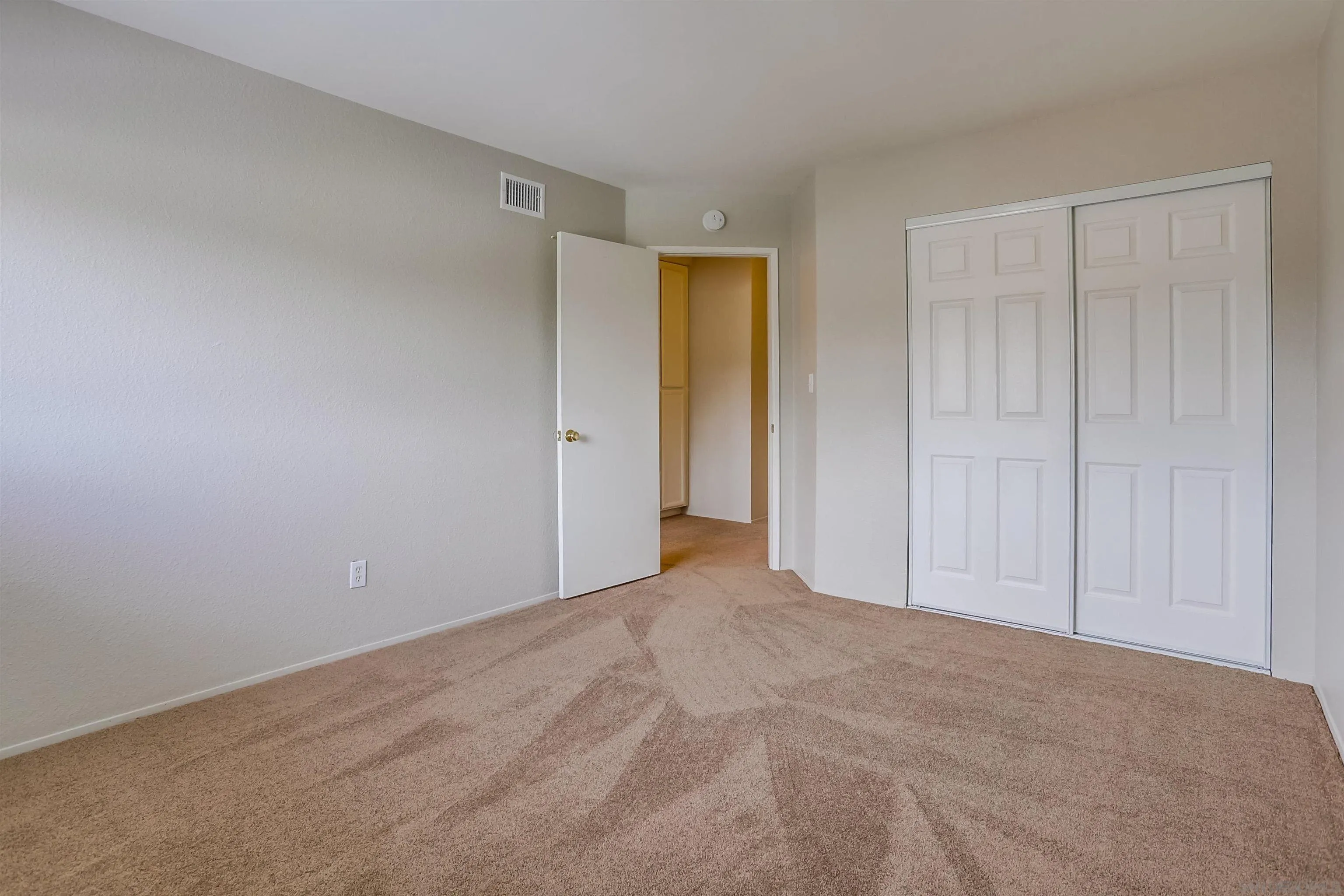 Photo #8: 250044551 Listing: Photo #8