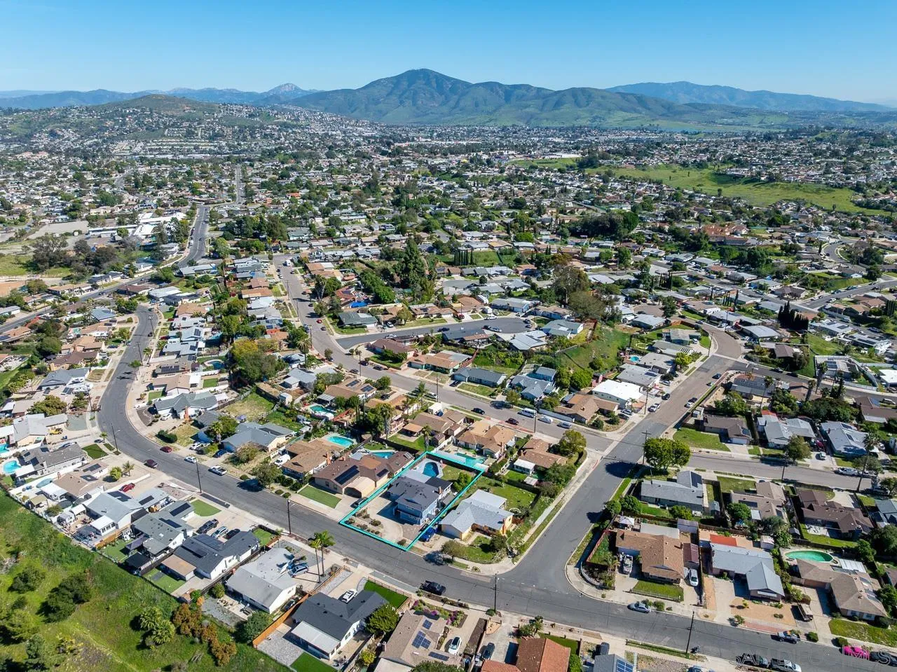 https://cdn.realtyfeed.com/cdn/127/250044555/357c54c053a31ff7d05816553e3f8419.webp
