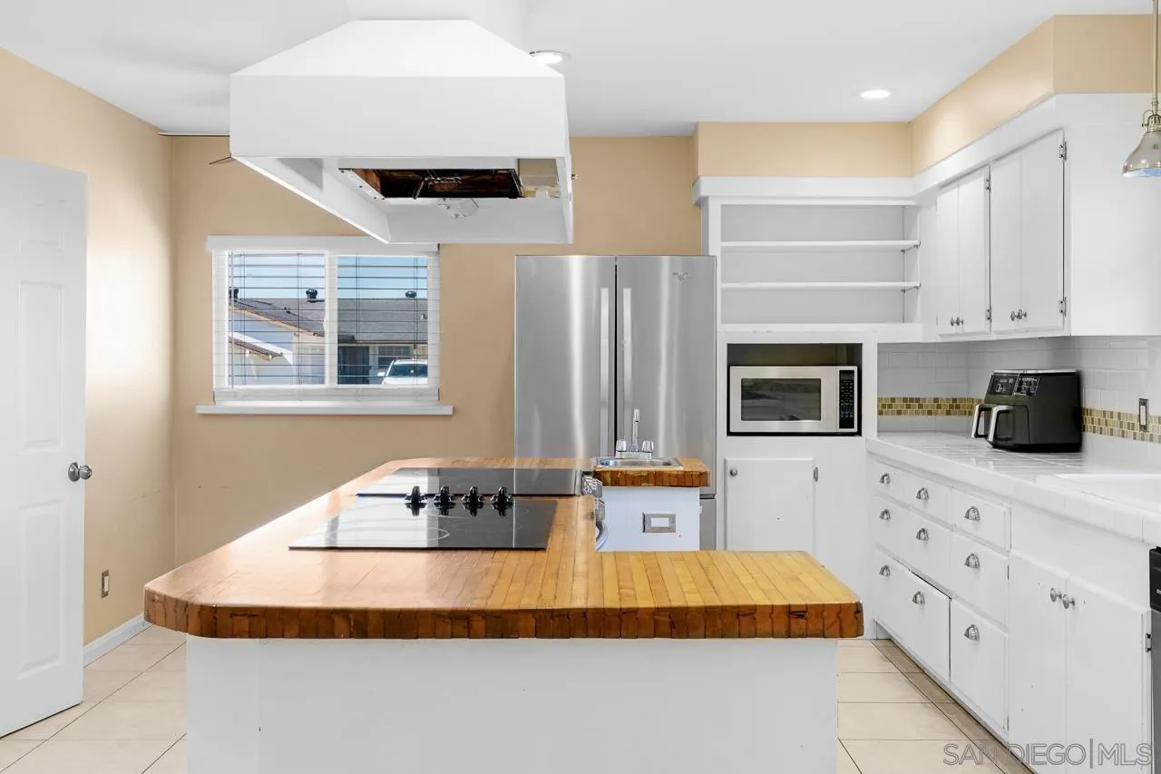 https://cdn.realtyfeed.com/cdn/127/250044555/783bd8b791c8dbae6eff75a02080217c.webp