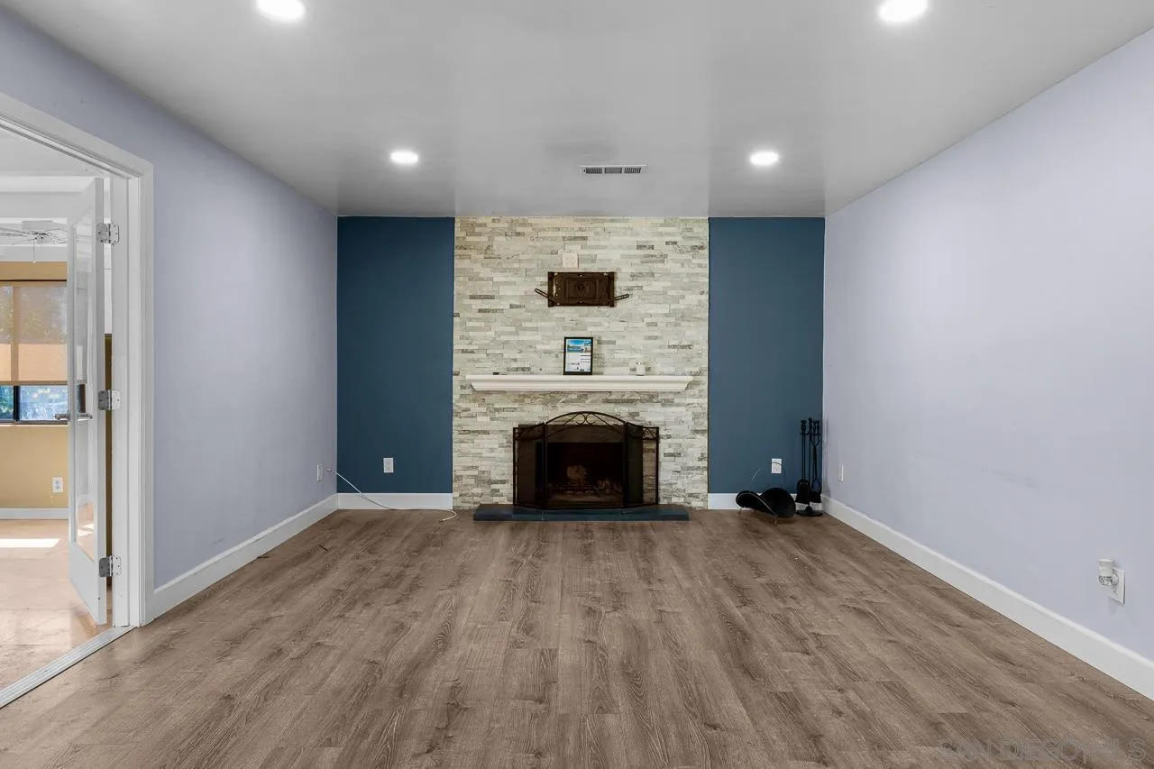 https://cdn.realtyfeed.com/cdn/127/250044555/924a2d8f805618791ad6ce5db07c2bce.webp