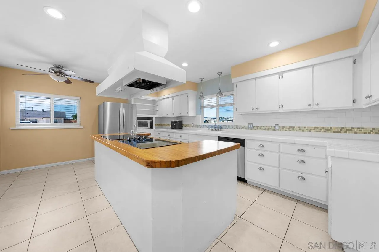 https://cdn.realtyfeed.com/cdn/127/250044555/eab4b6768019a44061172002178174a8.webp