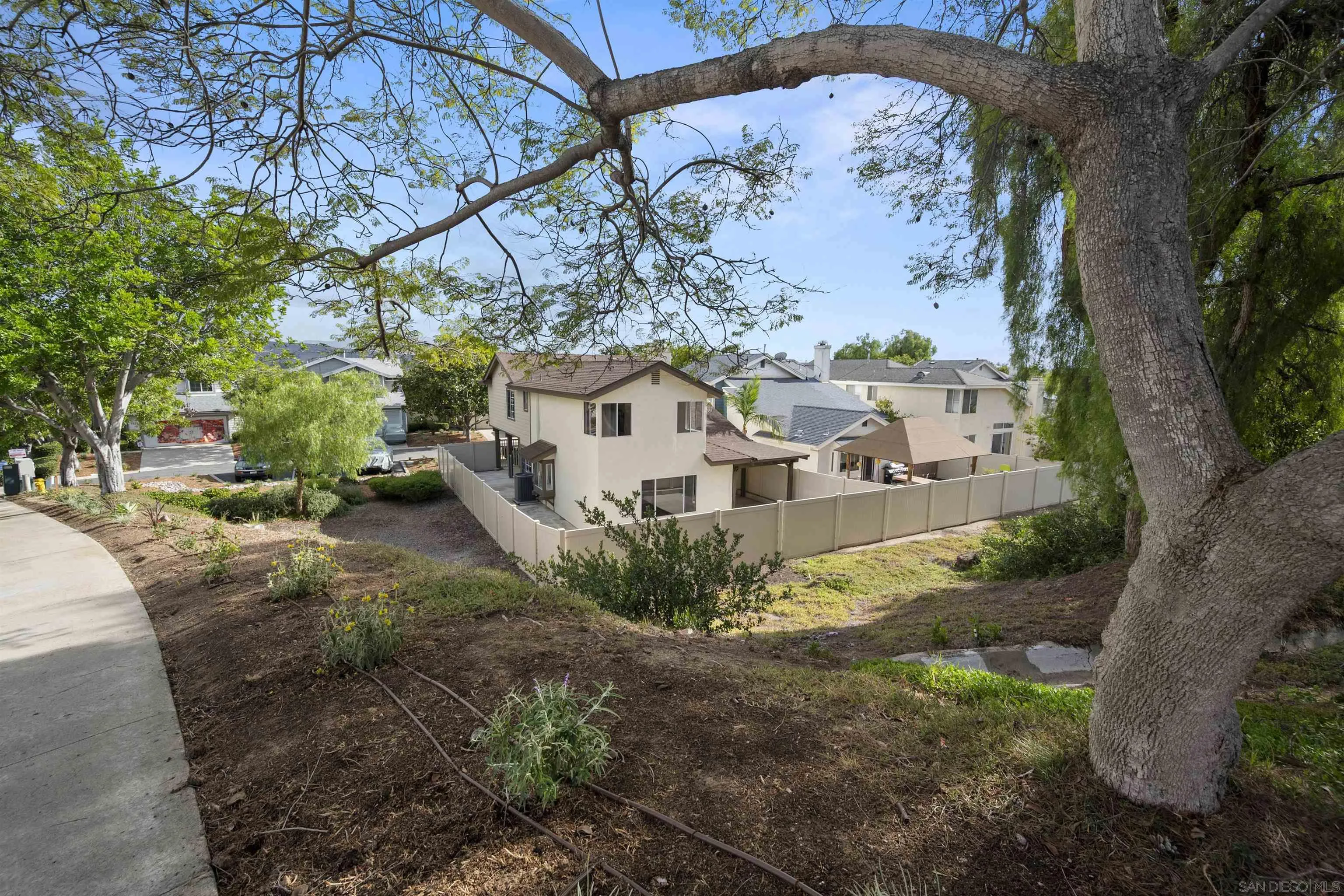 https://cdn.realtyfeed.com/cdn/127/250044595/4f0ac425b309369ae3016508a22056f3.webp