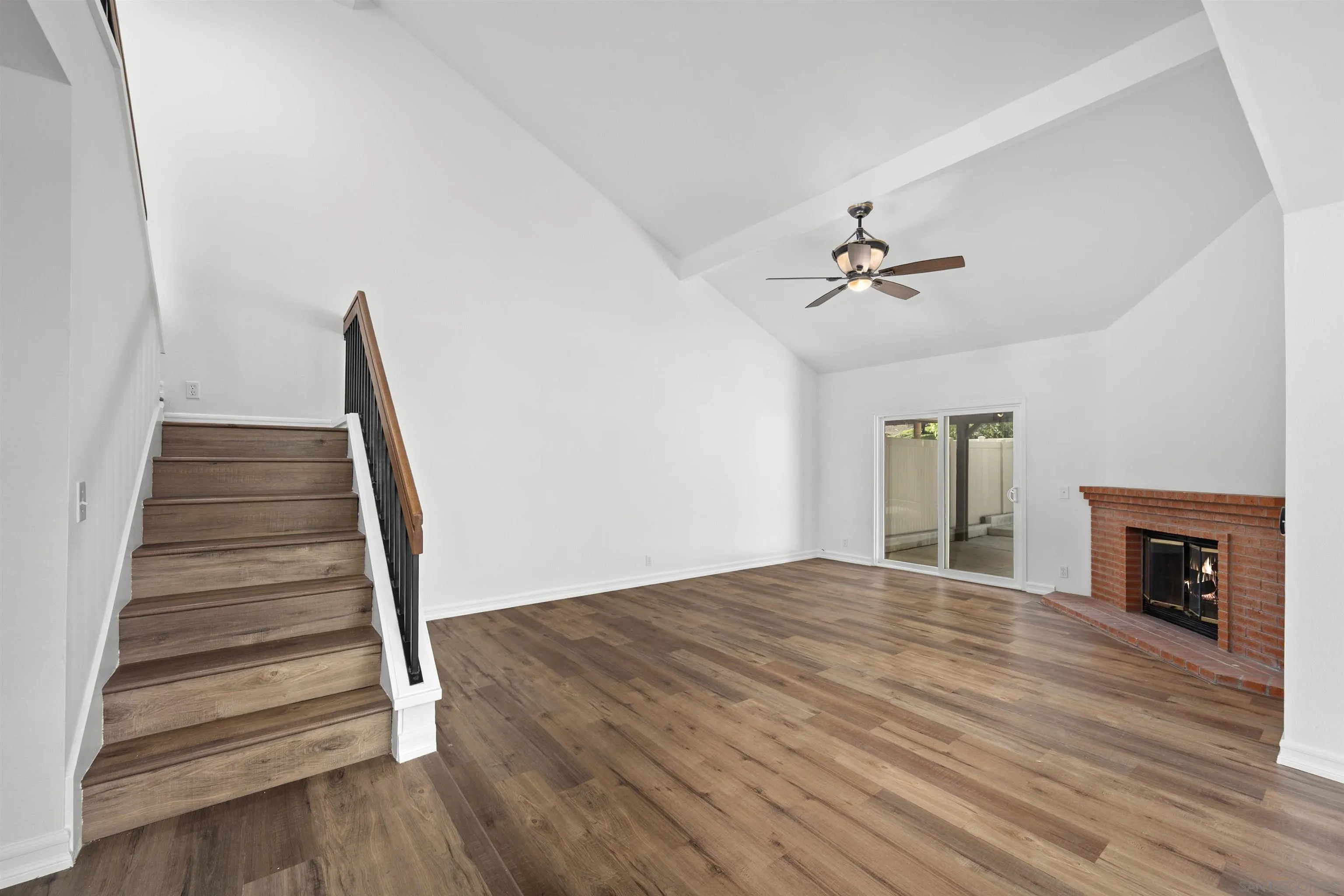 https://cdn.realtyfeed.com/cdn/127/250044595/65ad0c9cf32a98638234f80207e705c6.webp