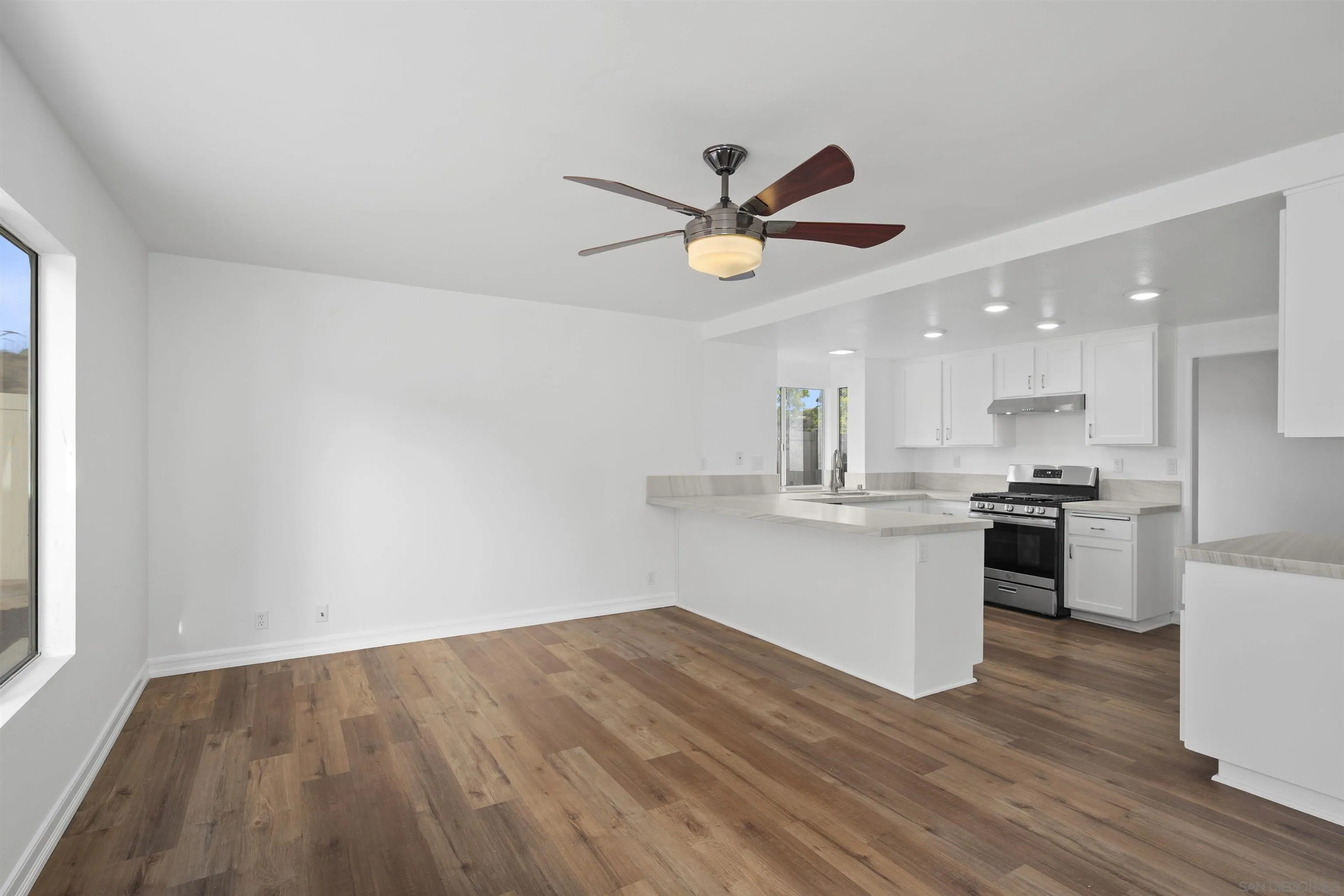 https://cdn.realtyfeed.com/cdn/127/250044595/ca9788322749047574551cd282d51c03.webp