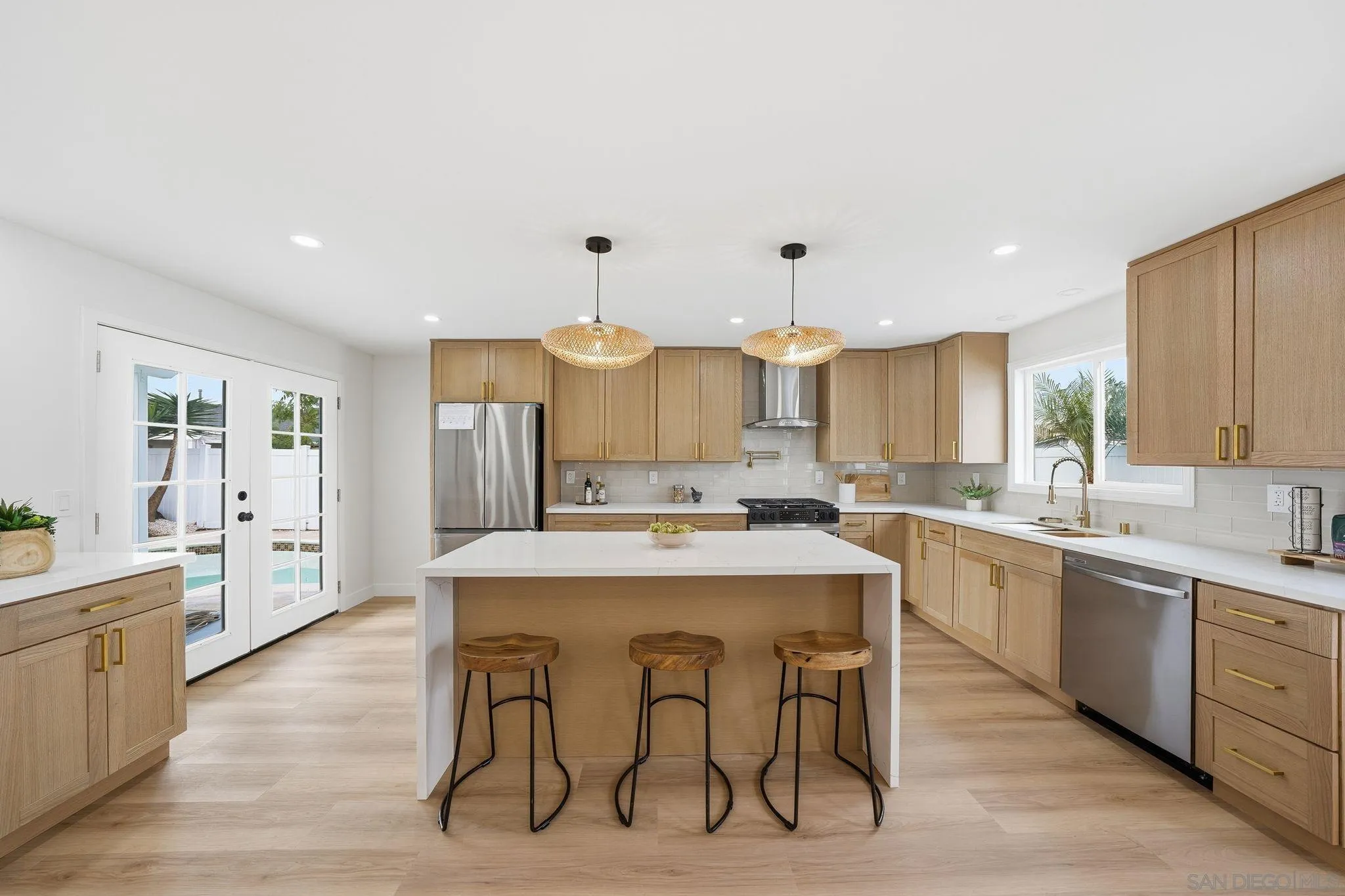 https://cdn.realtyfeed.com/cdn/127/250044605/8f290621f954d9d366657547c9b0d441.webp