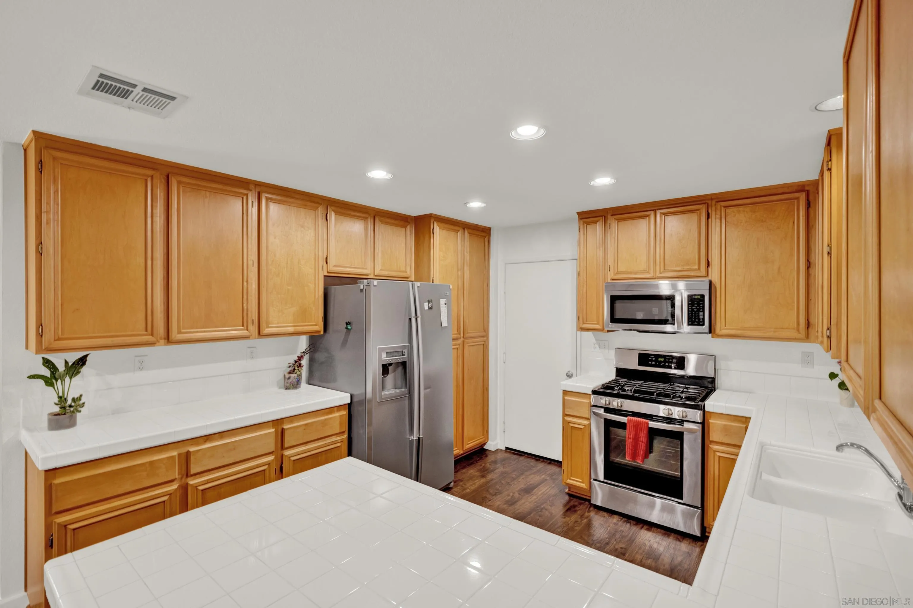 Photo #4: 250044621 Listing: Photo #4