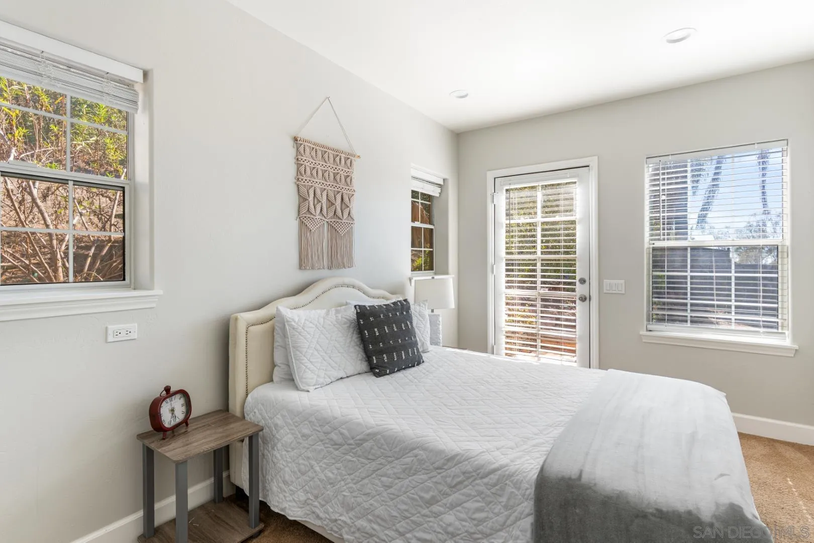 https://cdn.realtyfeed.com/cdn/127/250044676/458121826eb5982779f9d1e39df9f462.webp