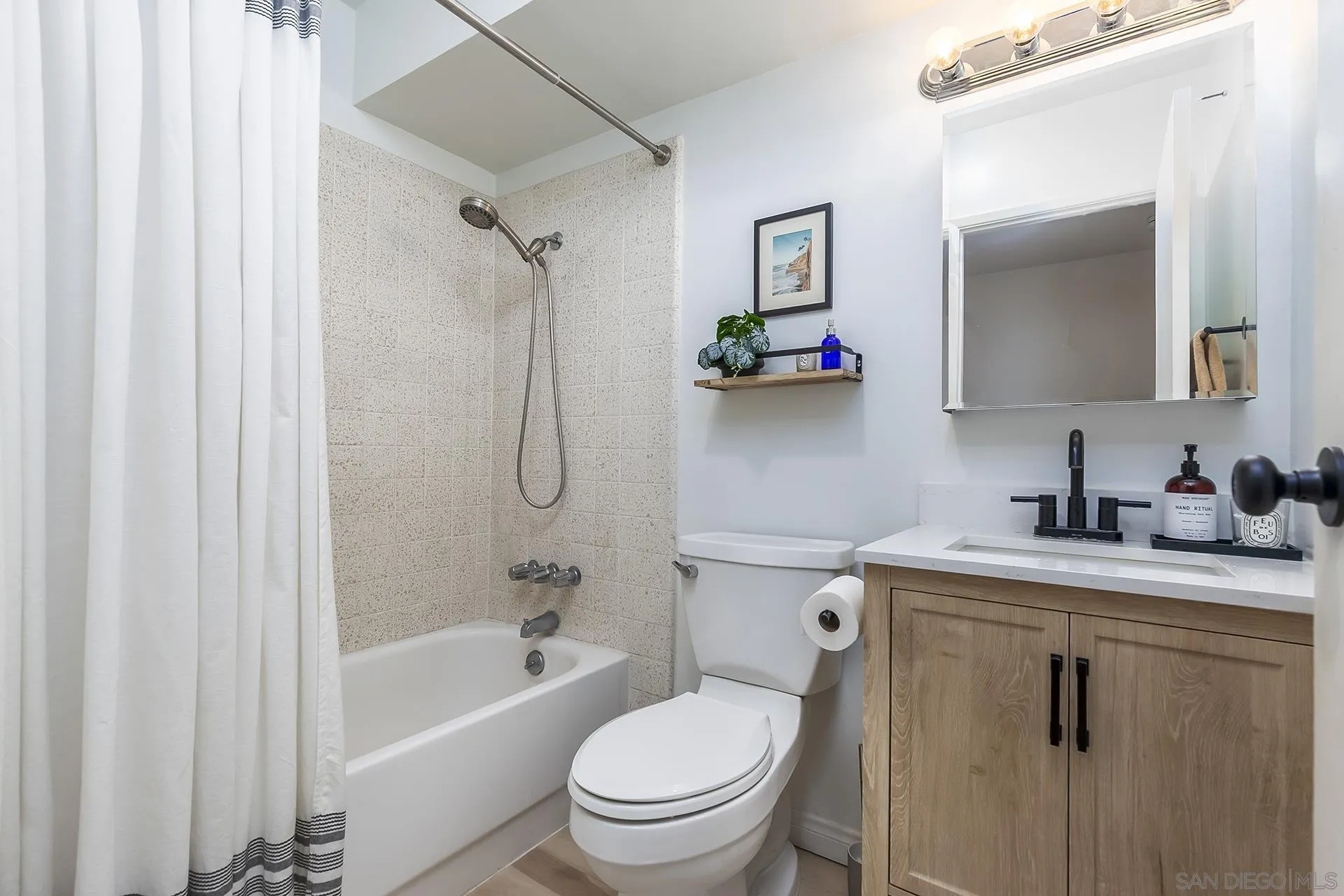 https://cdn.realtyfeed.com/cdn/127/250044681/1b334cd08a7f8330e0e0184354eac7c5.webp