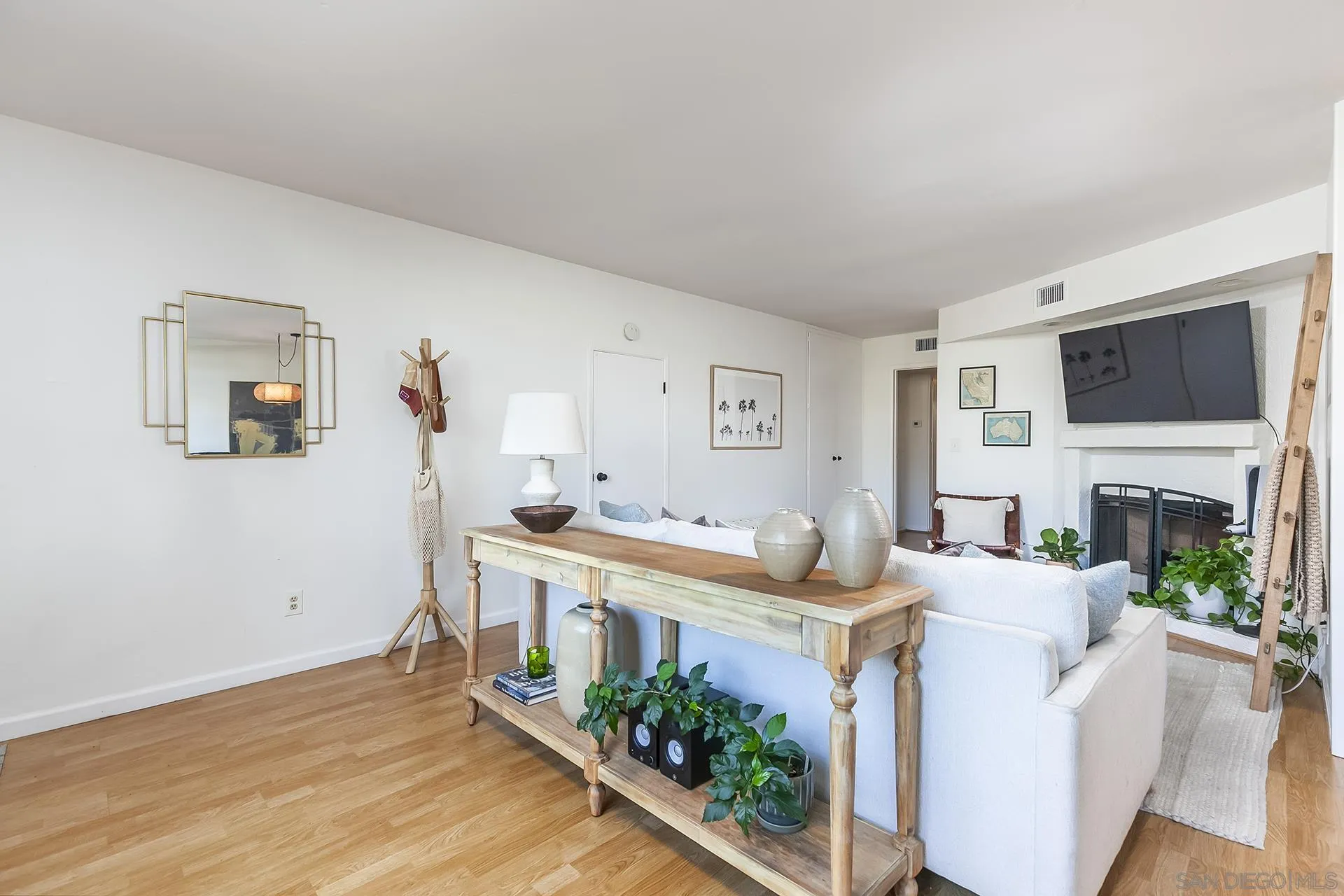 https://cdn.realtyfeed.com/cdn/127/250044681/6a17263a87cfbb1dc8145f26d9e63242.webp