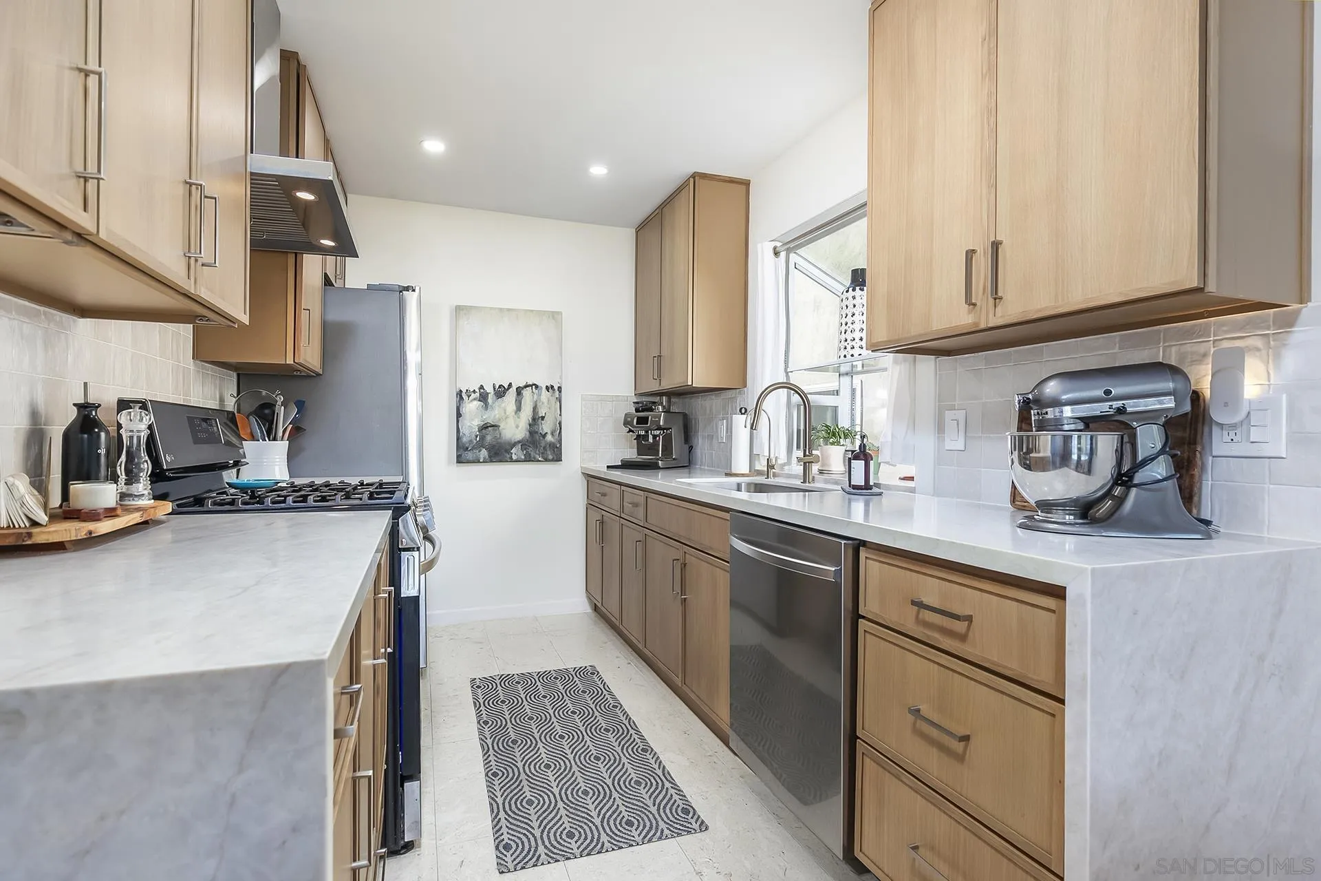 https://cdn.realtyfeed.com/cdn/127/250044681/ceed3b9aa53f1154839d6c279598e4b3.webp